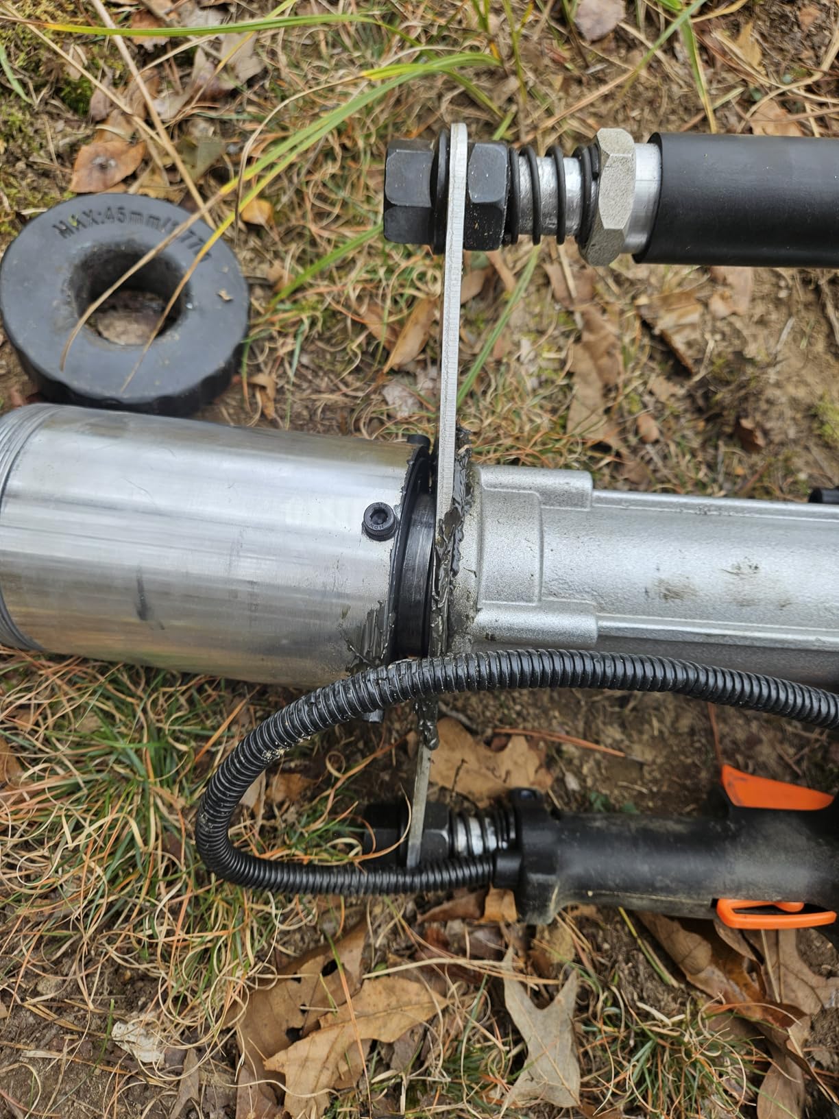 VEVOR 37.77cc Gas-Powered T Post Driver, 4-Stroke Engine Gasoline Fence Piling Pounder, with 3 Post Driving Head(45/55/88 mm), 1000W Portable Piledriver For Farm, Ranch Fencing, Road Improvements customer photo 1