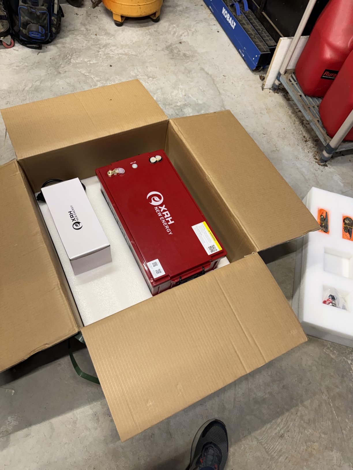 48V(51.2V) LiFePO4 Lithium Golf Cart Battery Built-in 250A BMS,with 48V 20A Lithium Battery Charger,Mobile APP,Touch Monitor,Port Plug and retention strap,6000+ Cycles,Perfect for Golf Carts (Plastic) customer photo 2