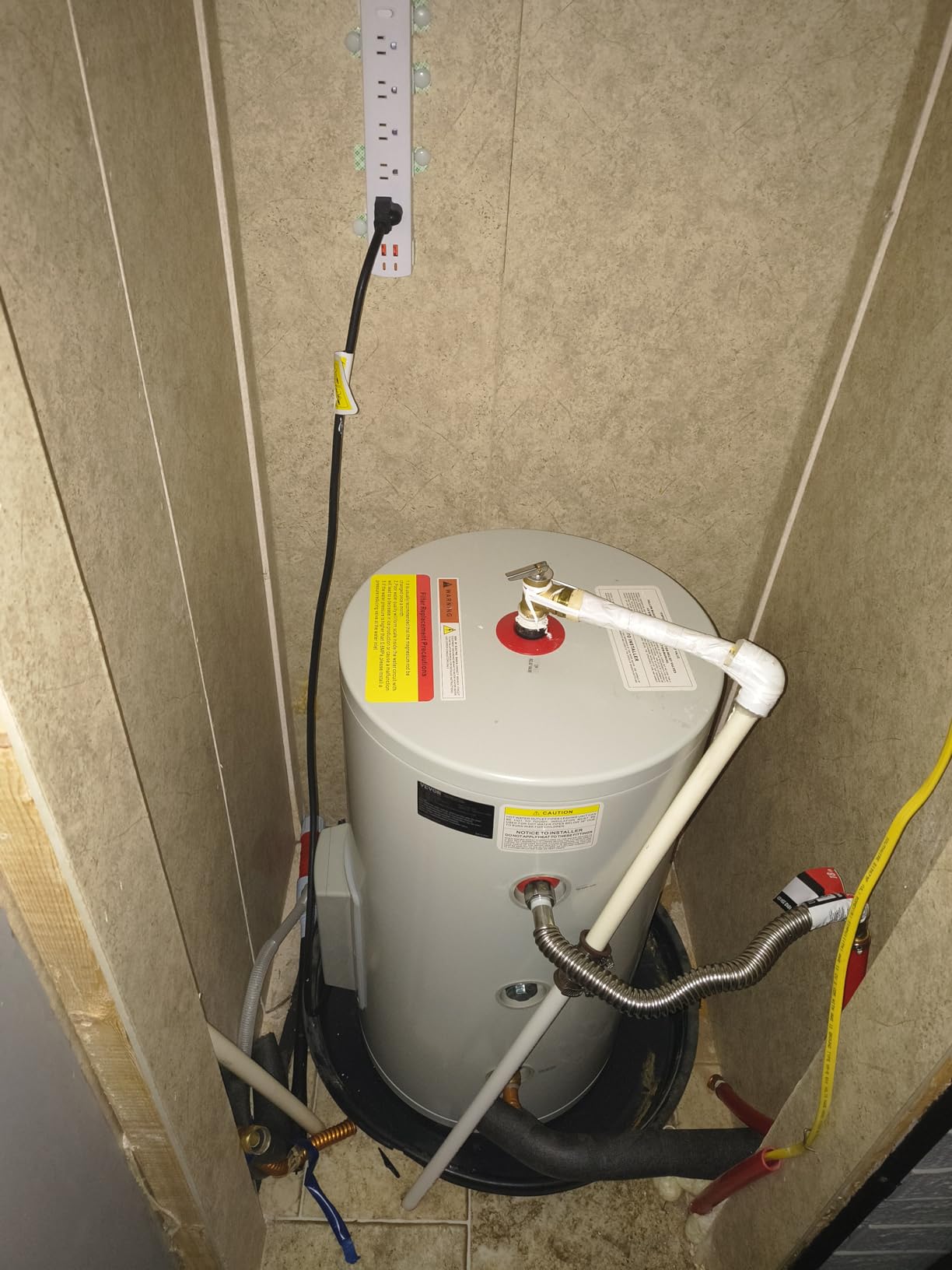 VEVOR Electric Water Heater, 18 Gallon Tank Instant Hot Water Heater, 1.6KW Tankless Water Heater with Knob Control, IPX4 Waterproof Side Connection On Demand Heaters for Shower, Bath customer photo 1