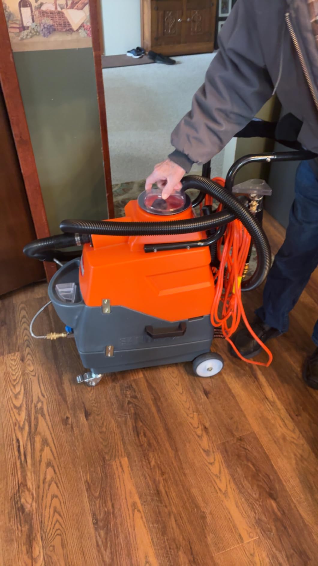 SM18H Heated Carpet Extractor, 160 PSI, 149°F | 5.3-Gal Tank, 1000W Vacuum Motor customer photo 1