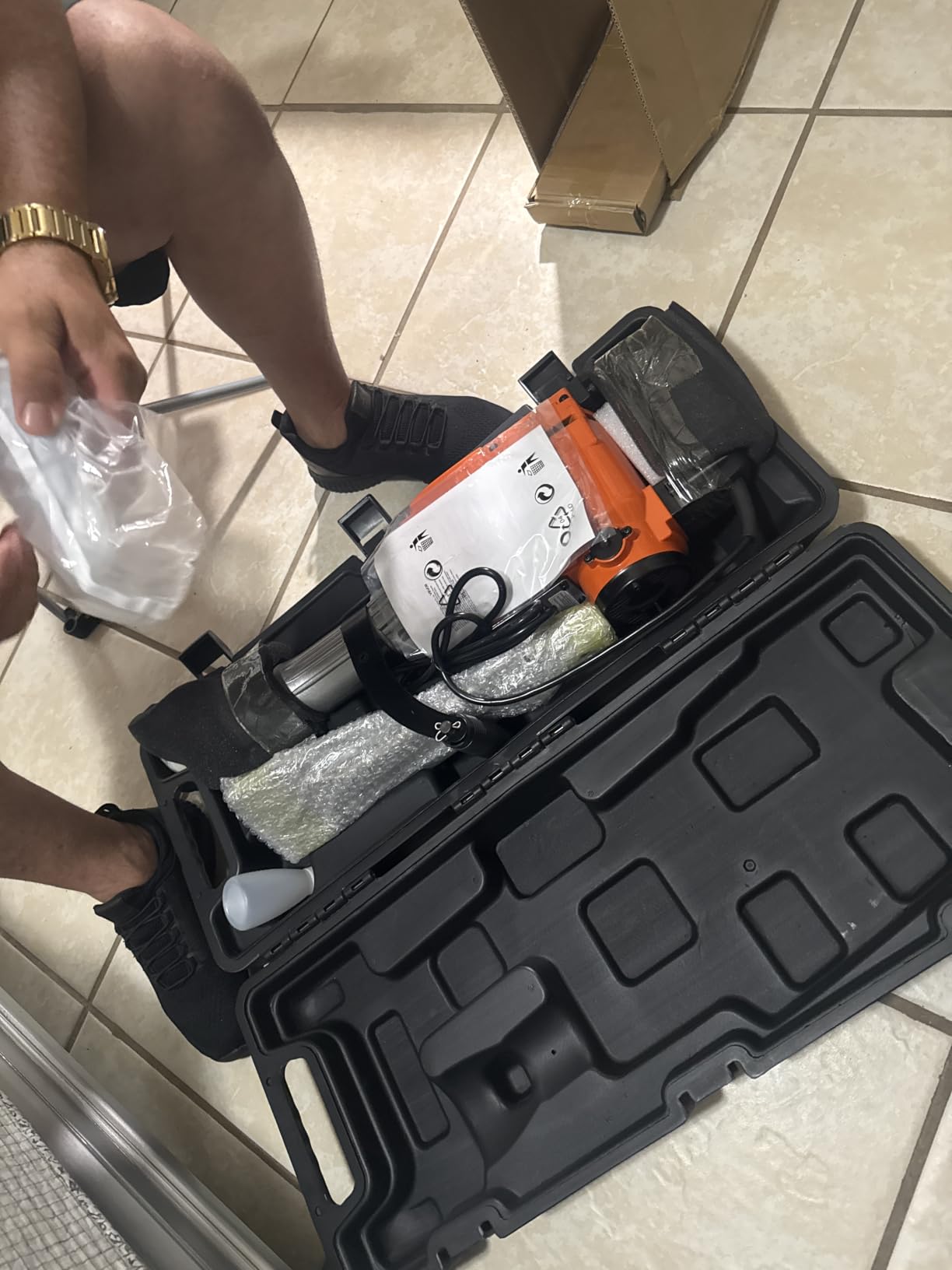 VEVOR Demolition Jack Hammer, 2200W 1350 BPM Jack Hammer Concrete Breaker, Heavy Duty Electric Jack Hammer 4pcs Chisels Bit with Gloves, 360° Swiveling Front Handle for Trenching and Breaking Holes customer photo 1