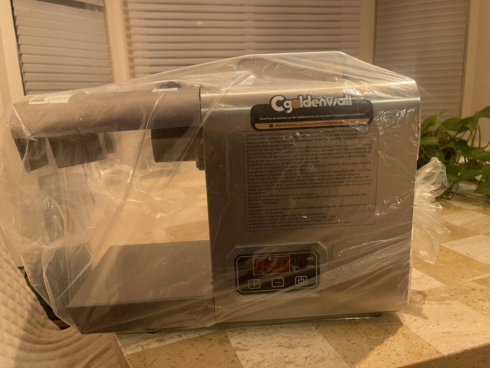 CGOLDENWALL Oil Press Machine,Automatic Oil Making,1000W Oil Extractor for Cold & Hot Pressing,Oil Maker with Intelligent Temperature Controller(32-572°F),Seeds Nuts Oil Expeller,CE(110V, US Plug) customer photo 2