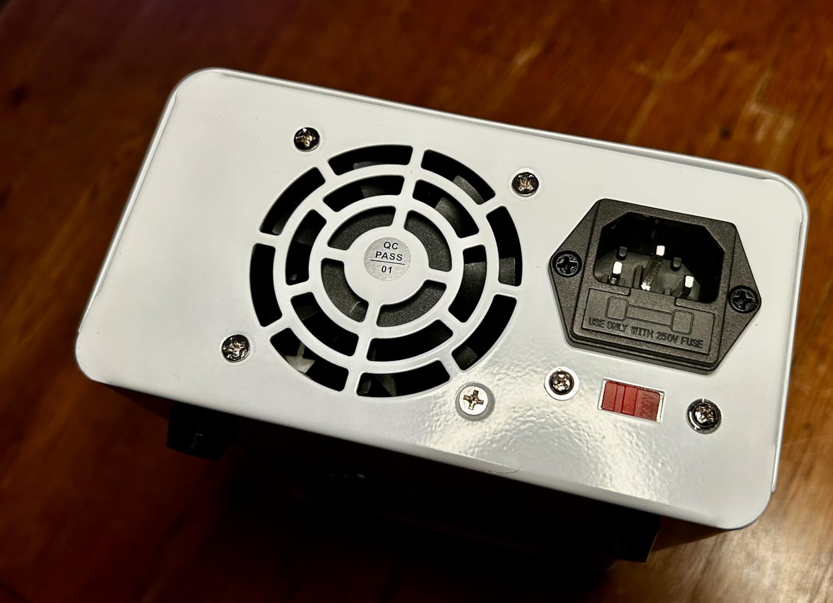 WANPTEK DC Bench Power Supply 30V 10A, Regulated Variable Lab Power Supply with Memory Presets, Encoder Knob,OCP Protection, Output Switch, 4-Digit LED, USB Fast Charge and Key Lock for Repair customer photo 1