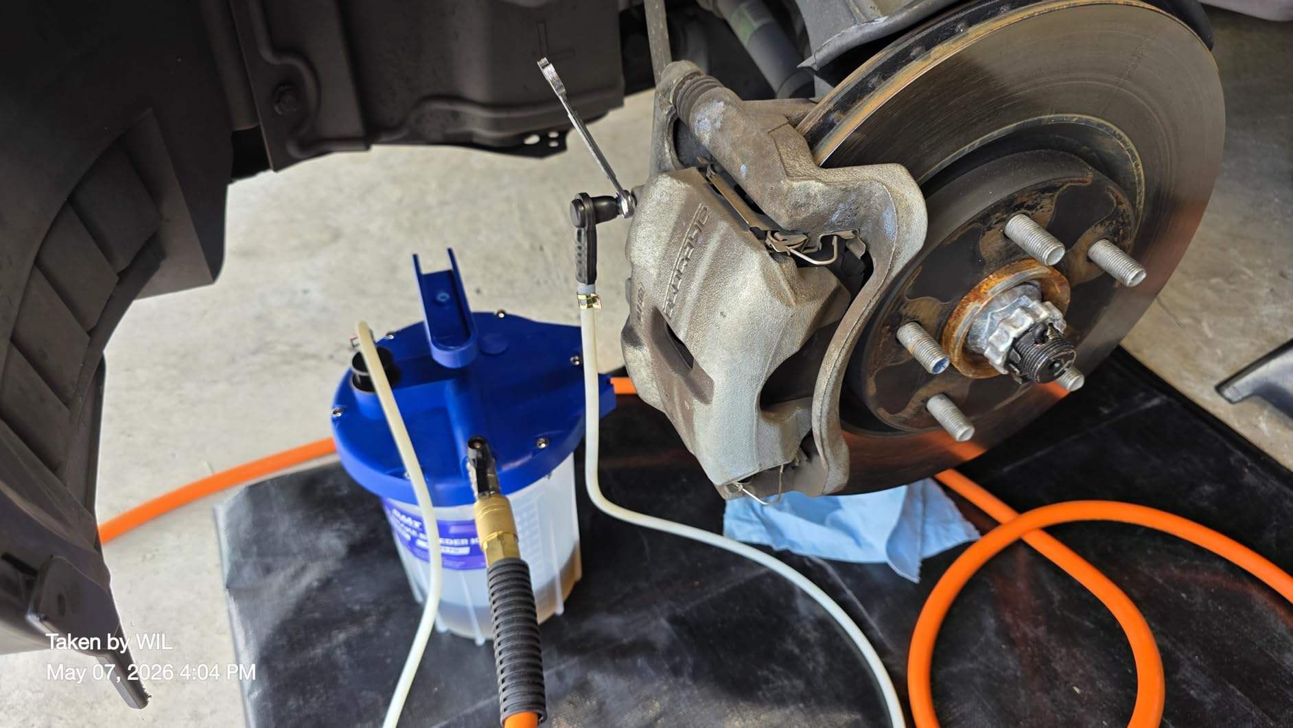 OMT 3L Vacuum Brake Bleeder Kit, 3.2 qt Pneumatic Brake Fluid Bleeder Kit customer photo 2