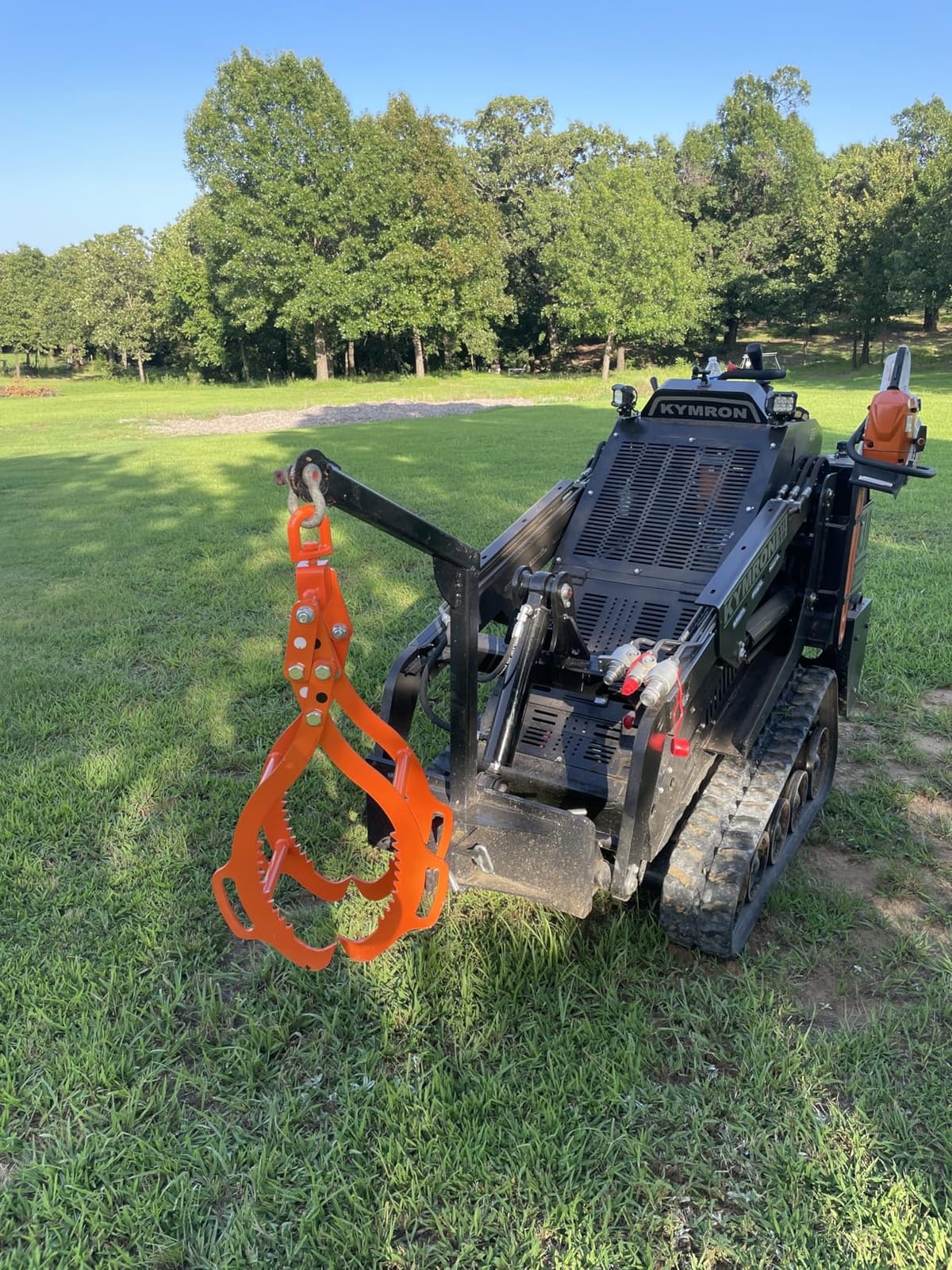 VEVOR 28in Log Lifting Tongs, 4-Claw Log Tongs, Heavy Duty Steel Log Grapple, 1000LBS Lifting Capacity, Swivel Log Graper Timber, Eagle Claw Design, Log Skidding Tongs for Trucks, Tractors, Forklifts customer photo 2