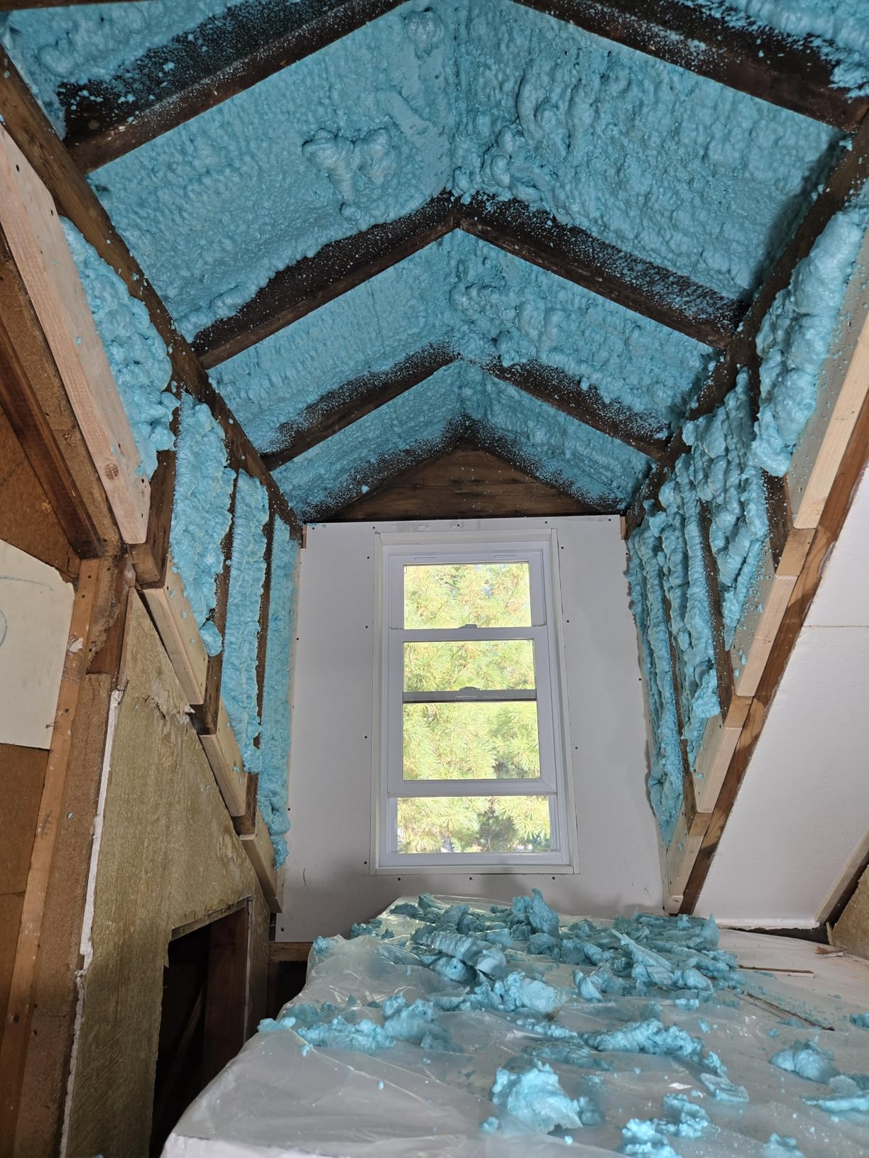 QuickCoat Closed Cell Spray Foam Insulation Kit for Wall–12x32.8oz(930g) Covers 240 BRD Ft–DIY Expanding Sealant Set, Insulates Heat&Sound, Fills Gaps&Cracks–12x Foam Cans, Cleaner, Gun & Safety Gear customer photo 1