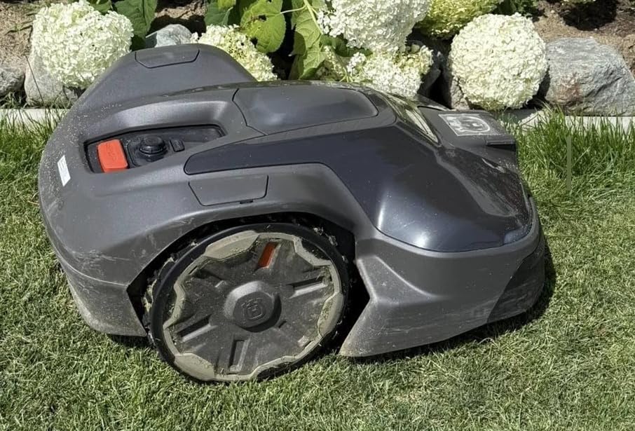 Husqvarna 410iQ ½ Acre Wire-Free, 45% Slope, app Based, Robot Lawn Mower customer photo 1