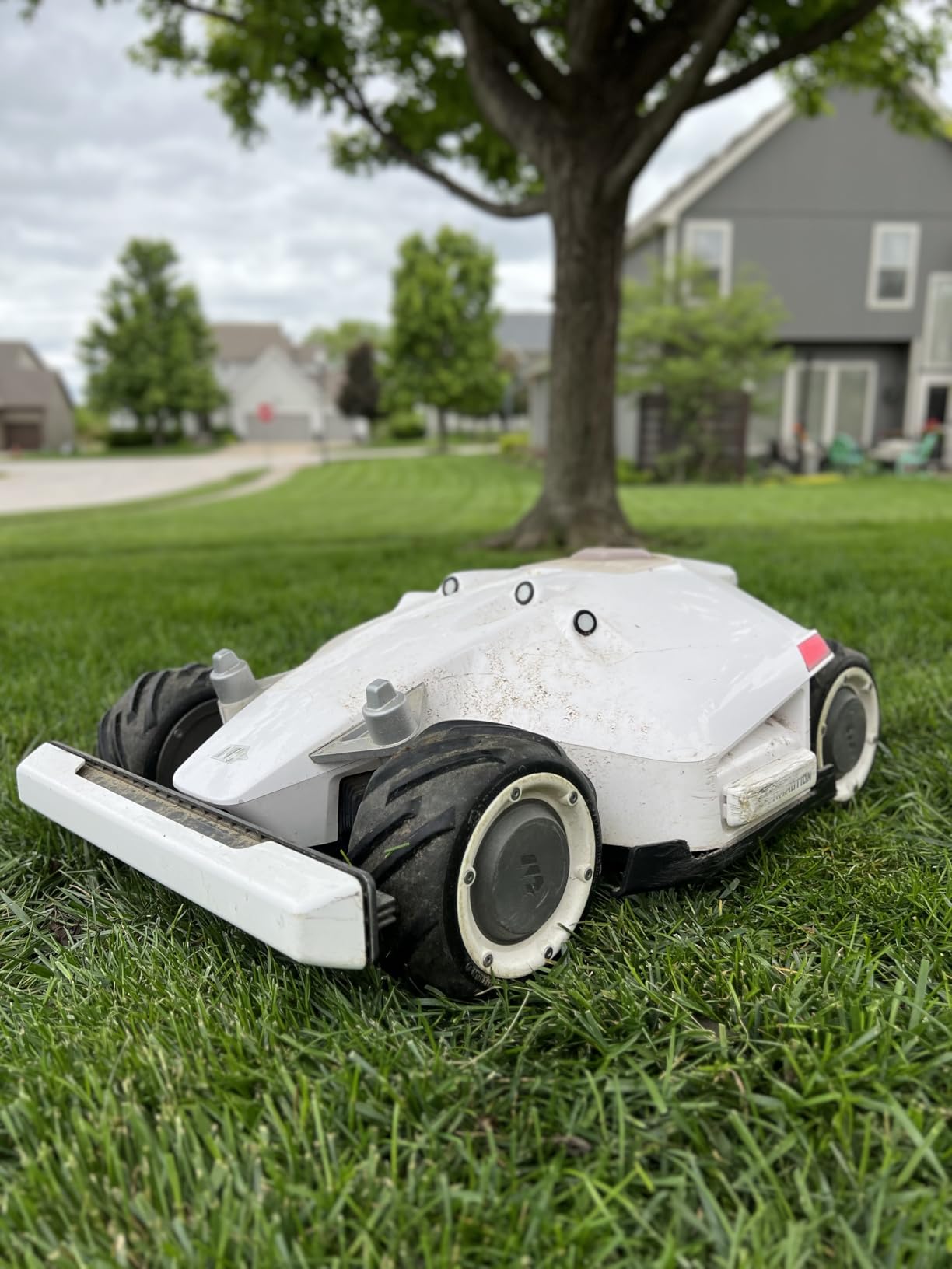 Mammotion LUBA 2 AWD 3000X Robot Lawn Mower with 4G, 80% Slope, 0.75Acre customer photo 2