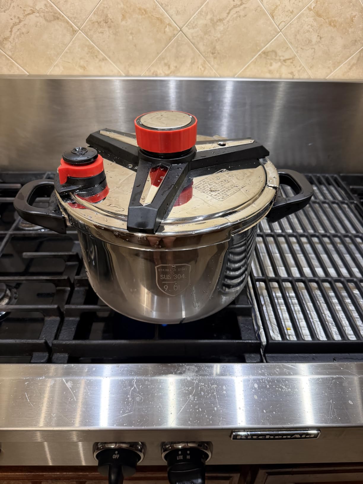 Pressure Cooker 10 QT,18/8 Stainless Steel Pressure Cooker,Olla De Presion,10/15 PSI Settings,One-Hand Locking,Compatibility Gas and Induction Cooktops, Glass Lid included customer photo 1