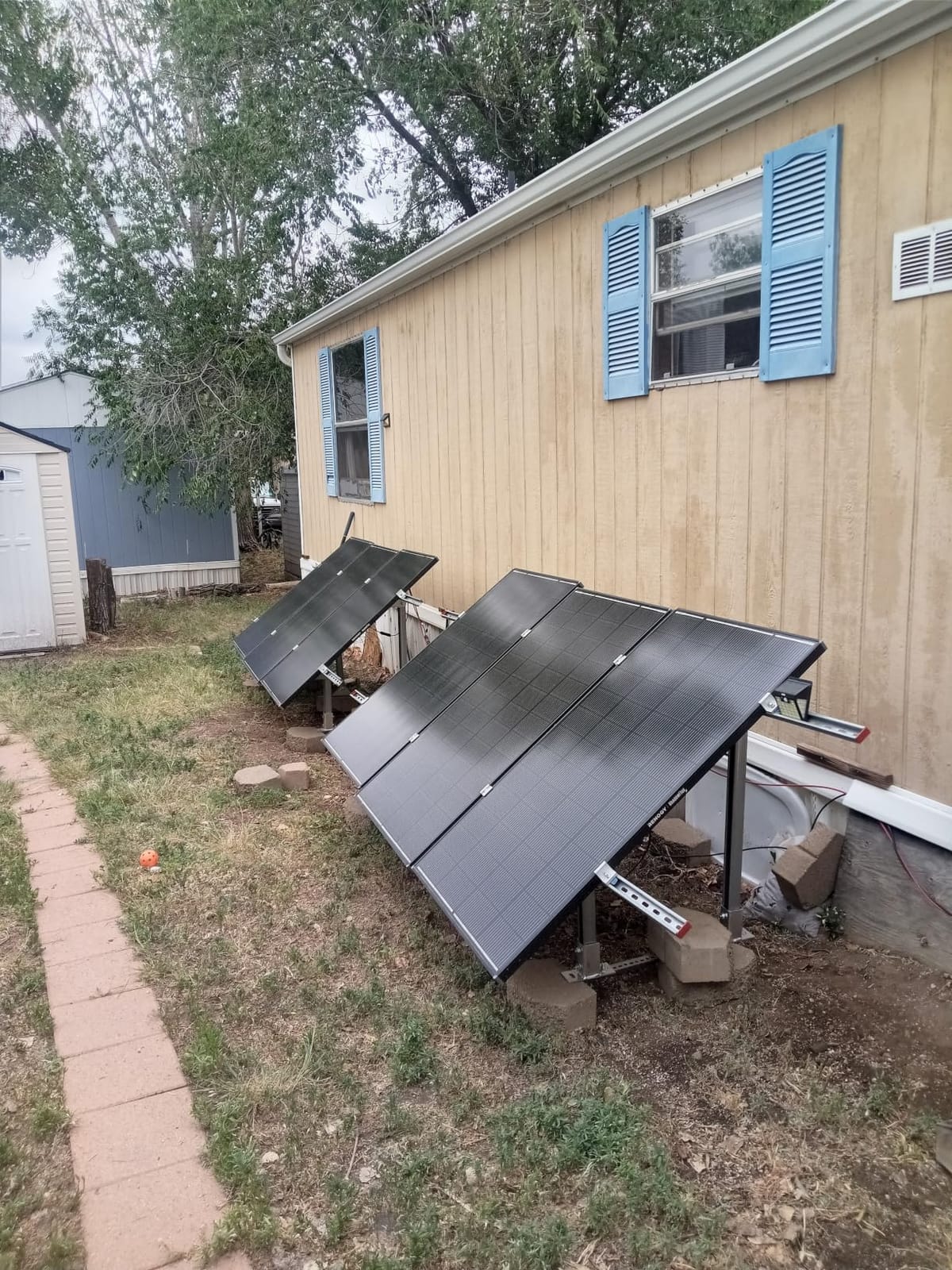 ECO-Worthy Solar Ground Mount Adjustable Solar Panel Mounting Brackets | 2 Sets for 4pcs 200W/3pcs 300W/2pcs 400W Panels, Ideal for Large-Scale Installations, Sites and Farms customer photo 1