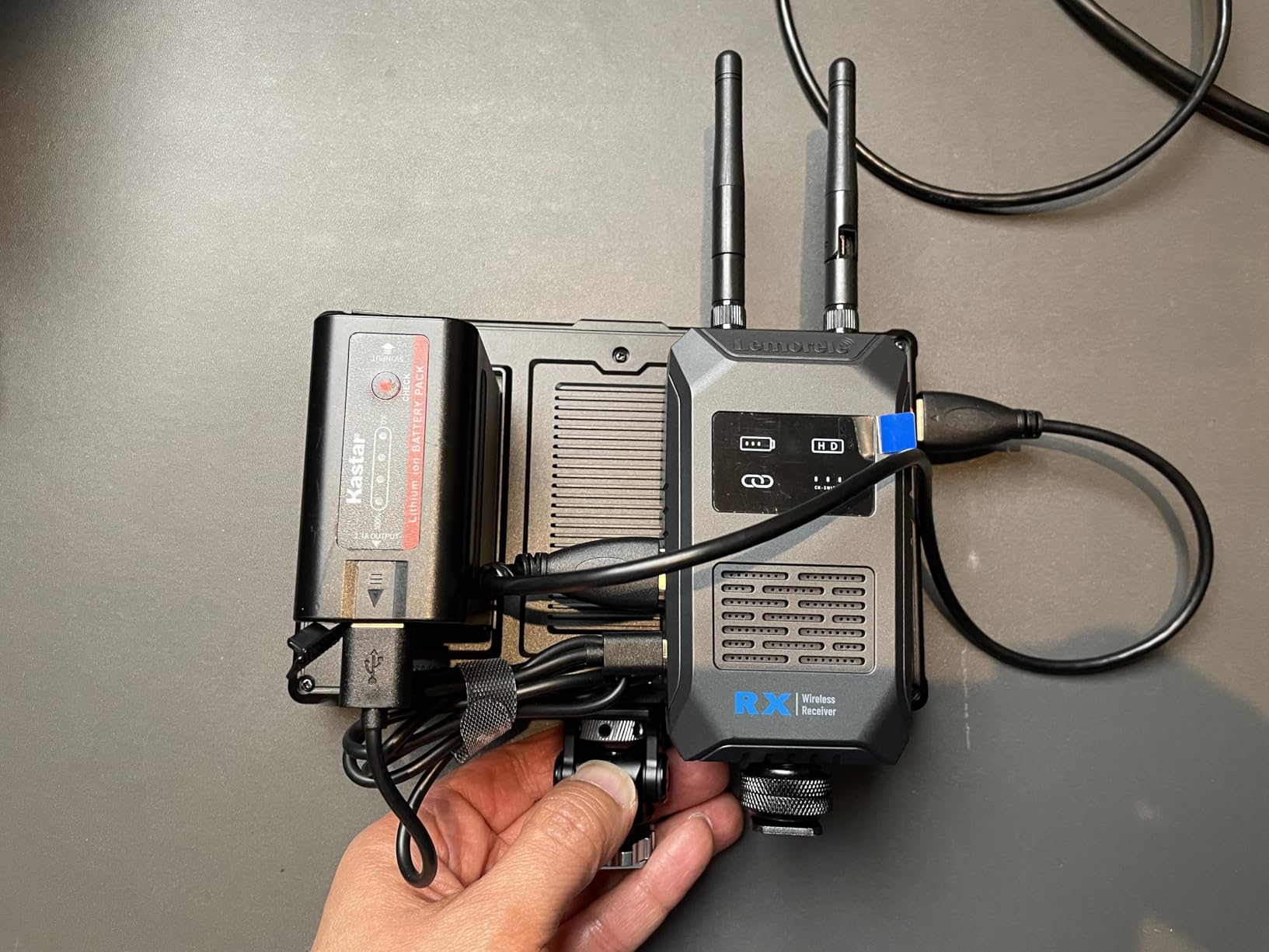 Lemorele R1100 Wireless HDMI Transmitter Receiver Kit 656FT 5G WiFi 1TX 1RX | Dual Power: NP-F & USB-C, 1080P@60Hz, 50ms, HDMI Loopout, TUTUPlay Preview, Plug&Play For Camera Streaming customer photo 2