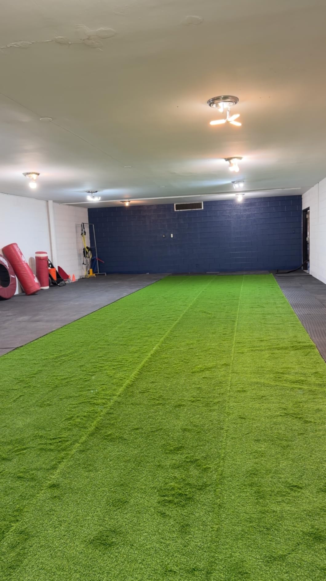 Yescom Sports Sled Strips Turf Gym Turf Flooring for Weight Sled Push Gym | Equipment Outdoor Indoor Use 33'x3'(100 Sq.Ft) 1.38