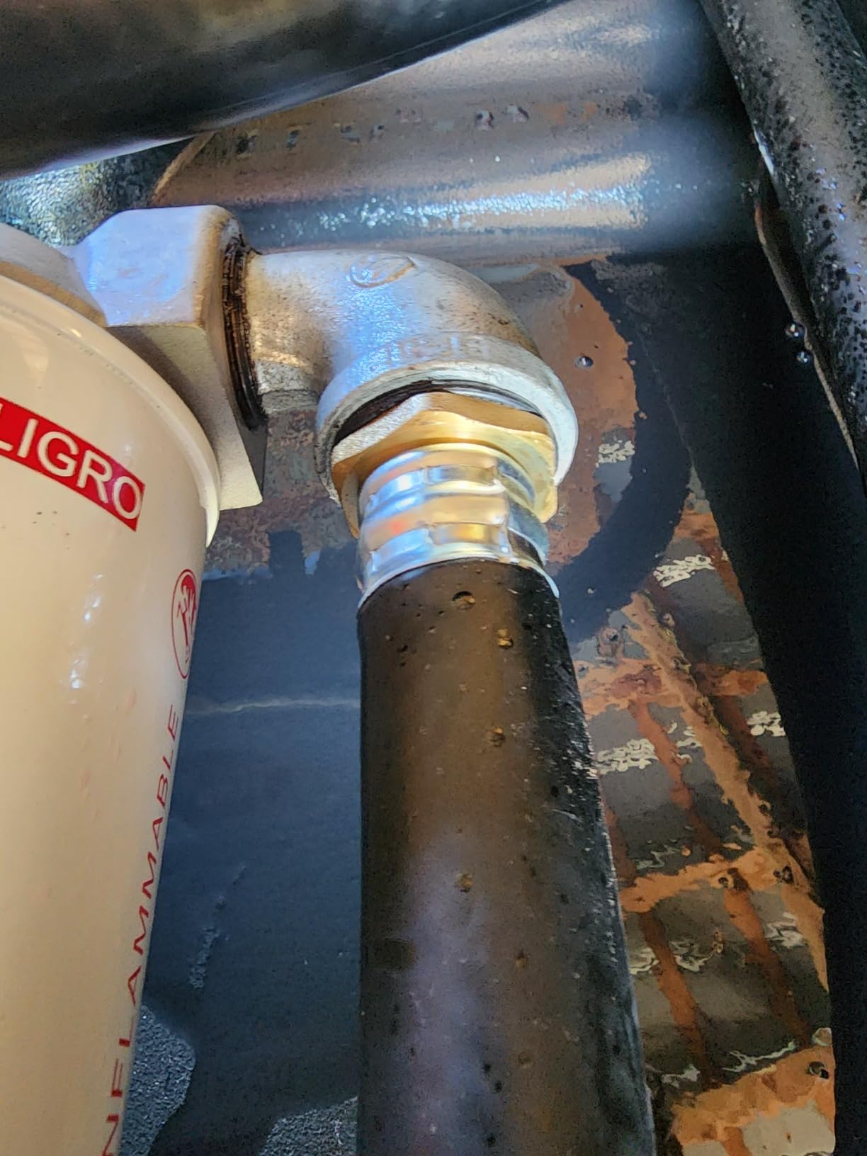 VEVOR Portable Diesel & Gasoline Tank, 116 Gallon, 10 GPM Flow Rate, Gasoline Fuel Tank with 12V Electric Transfering Pump, 13.1ft Hose, Auto Fueling Nozzle, Transfer Tank for Easy Transportation, Red customer photo 1
