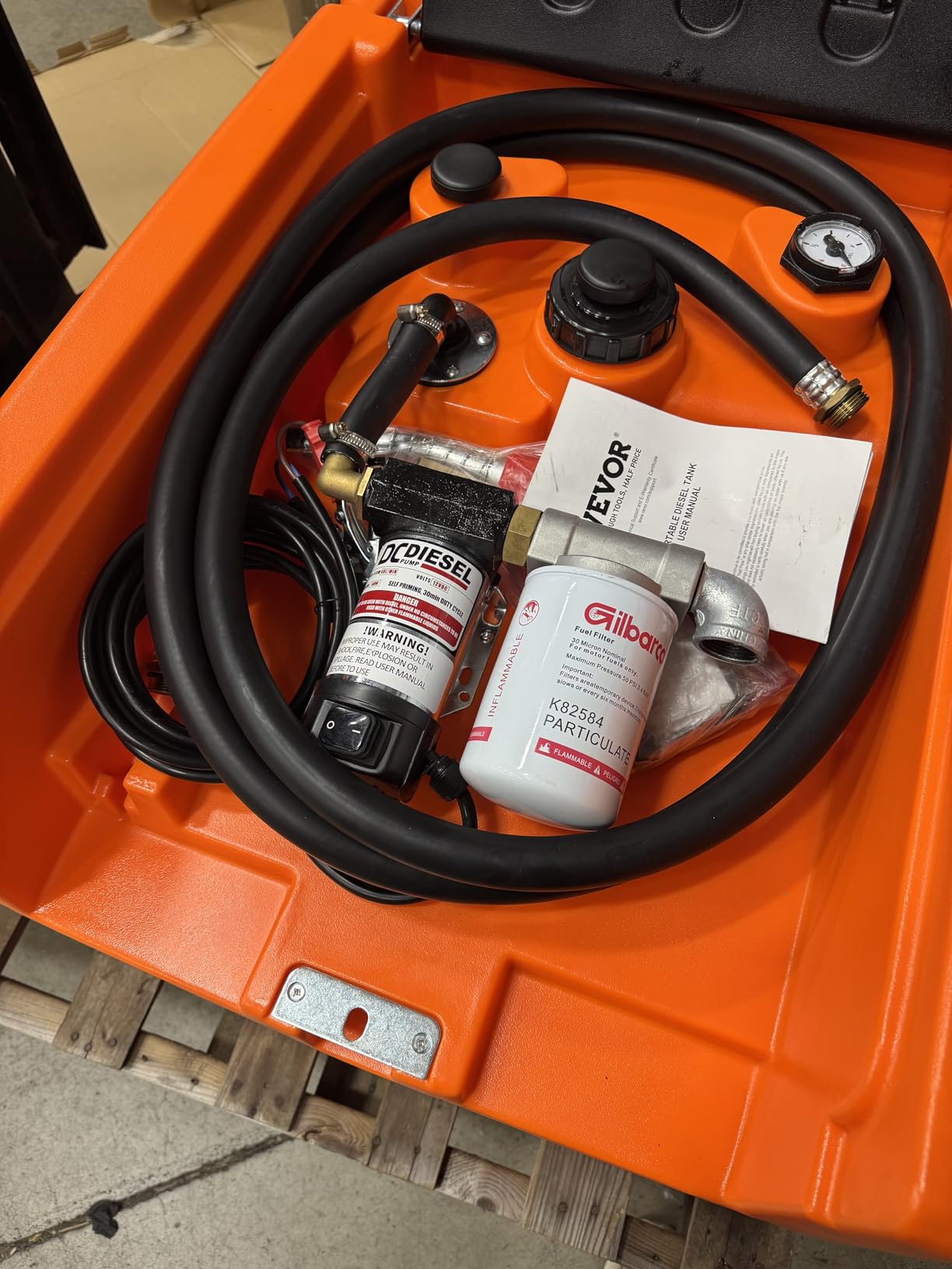 VEVOR Portable Diesel & Gasoline Tank, 116 Gallon, 10 GPM Flow Rate, Gasoline Fuel Tank with 12V Electric Transfering Pump, 13.1ft Hose, Auto Fueling Nozzle, Transfer Tank for Easy Transportation, Red customer photo 2