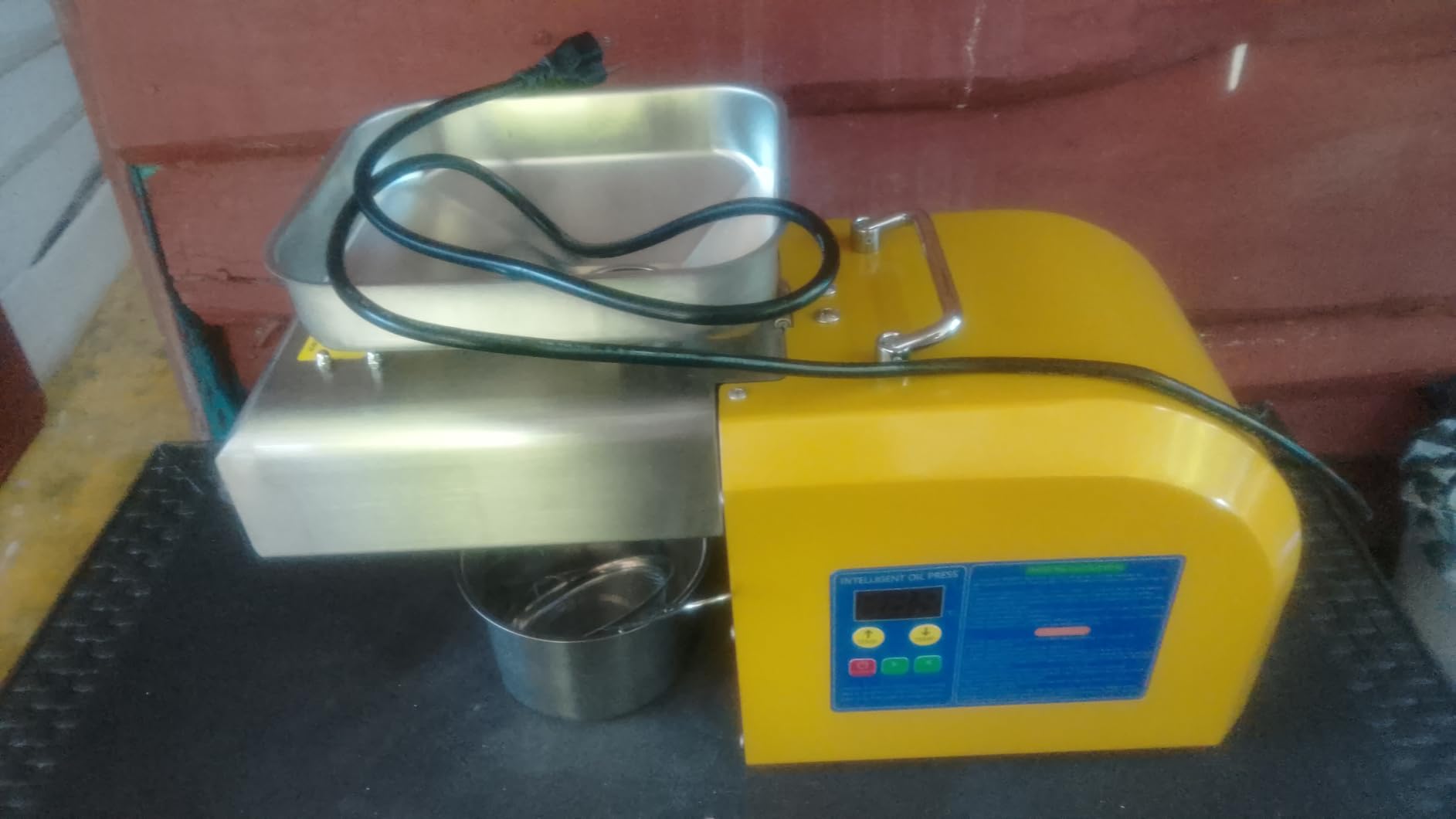 1800W Automatic Seed Oil Press Machine, Hot and Cold Extraction customer photo 1