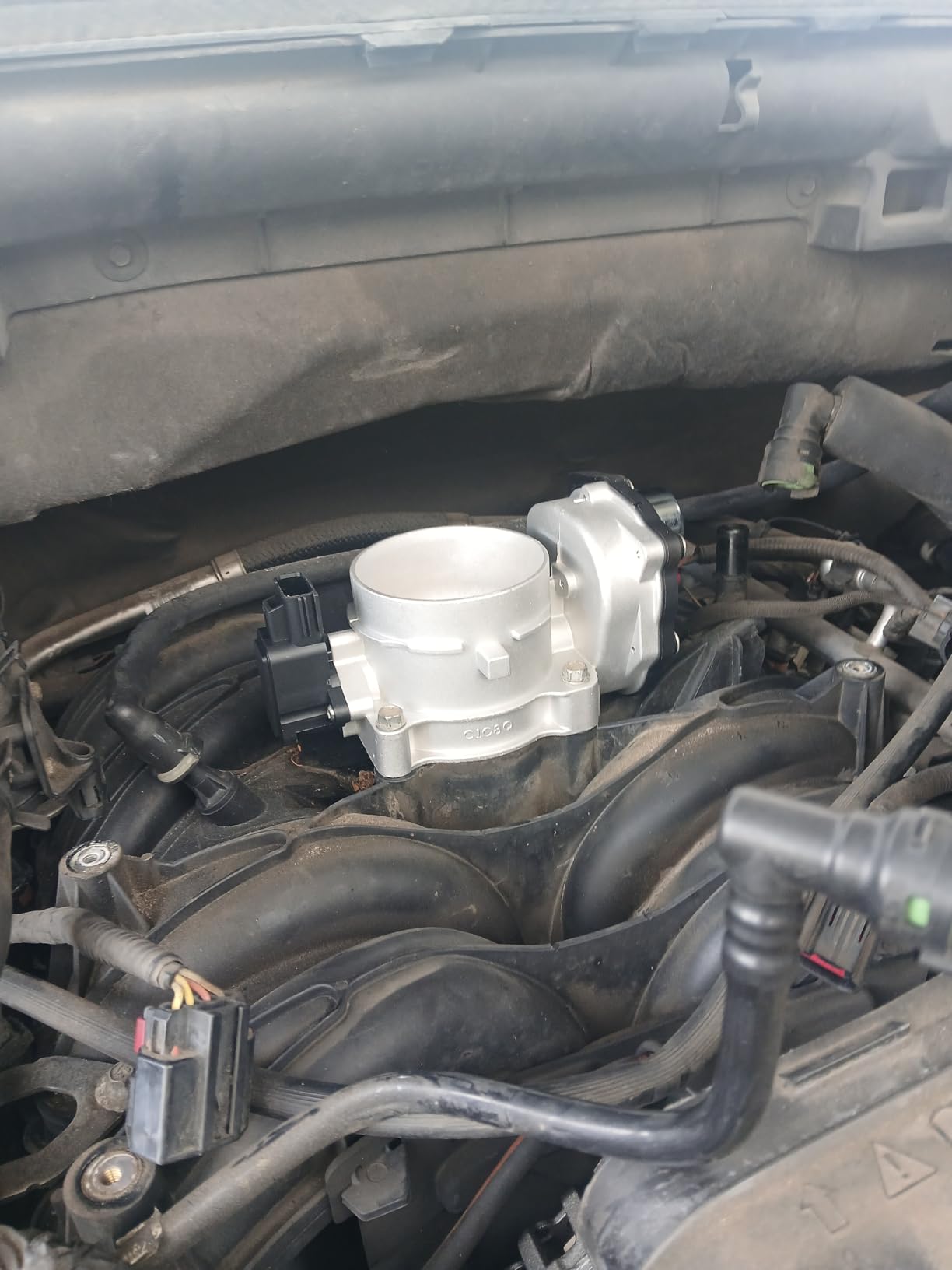 BDELI Throttle Body Fit for 2011–2019 Ford Explorer 3.5L TB1049 customer photo 1