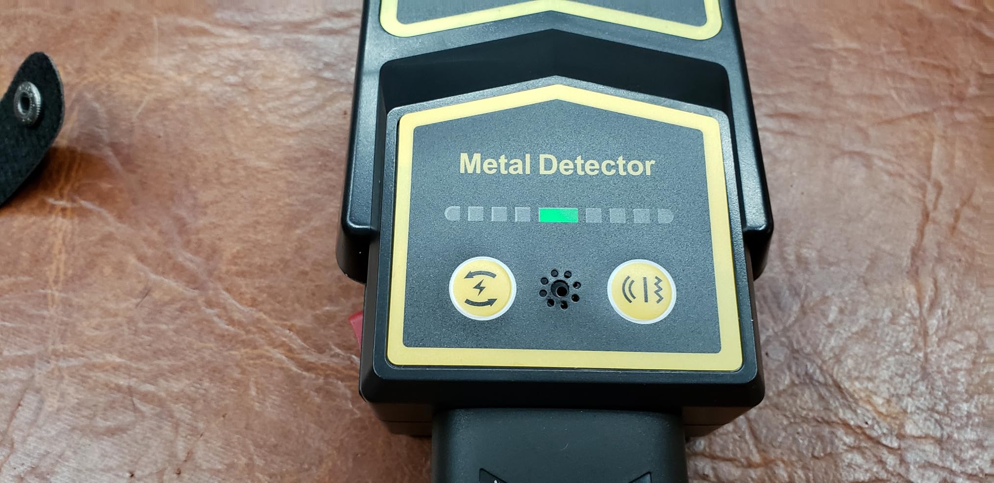 Rechargeable Handheld Metal Detector Wand, High Sensitivity Security Wand Metal Detector,Portable Nail Finder Scanner Woodworking Metal Detector for Logs Weapons Sound Vibration Alert Detects customer photo 1