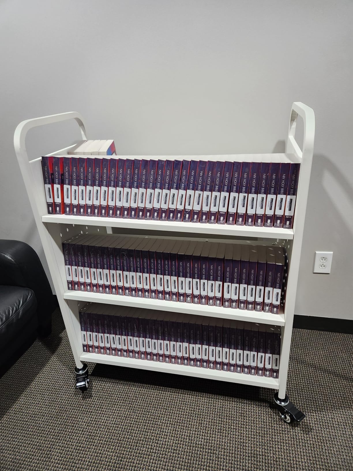 VEVOR Rolling Library Book Cart, 330 lbs Capacity, 30.3 x 15 x 48.0-Inch Library Cart, Single Sided V-Shaped Shelves with 3-Inch Lockable Wheels, Book Truck for Home Shelves Office and School, Black customer photo 2
