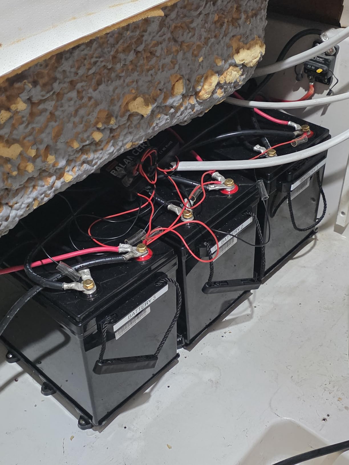 12V 300Ah LiFePO4 Lithium Battery, Upgraded 200A BMS System, Up to 15000+ Cycles Life, 3840Wh Rechargeable Lithium Battery with Low-Temp Protection for RV Solar Marine Solar Panel Camping customer photo 2