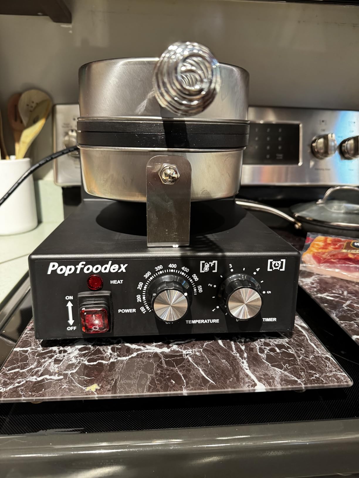 Commercial Waffle Maker for Restaurant, 110V Electric Waffle Maker w/Non-stick and 122–572°F Adjustable Temp, 1200W Profession Waffle Iron with Timer and Heavy Duty, Hotel Waffle Machine customer photo 1
