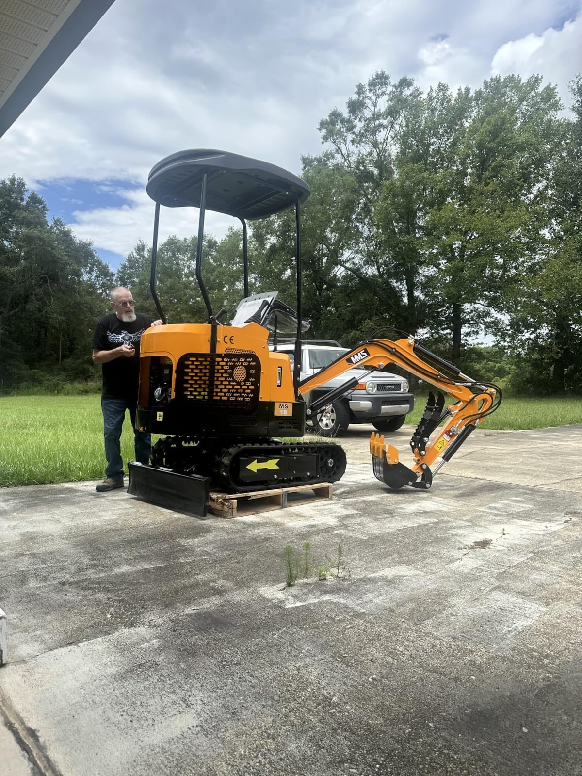 MMS15 1.5 Ton Mini Excavator 13.5 HP Gas Engine with Side Swing Boom, Hydraulic Thumb Clamp, Digger Machine for Backyard Landscaping Garden Path Tight Spaces Construction, Unloading Included customer photo 1