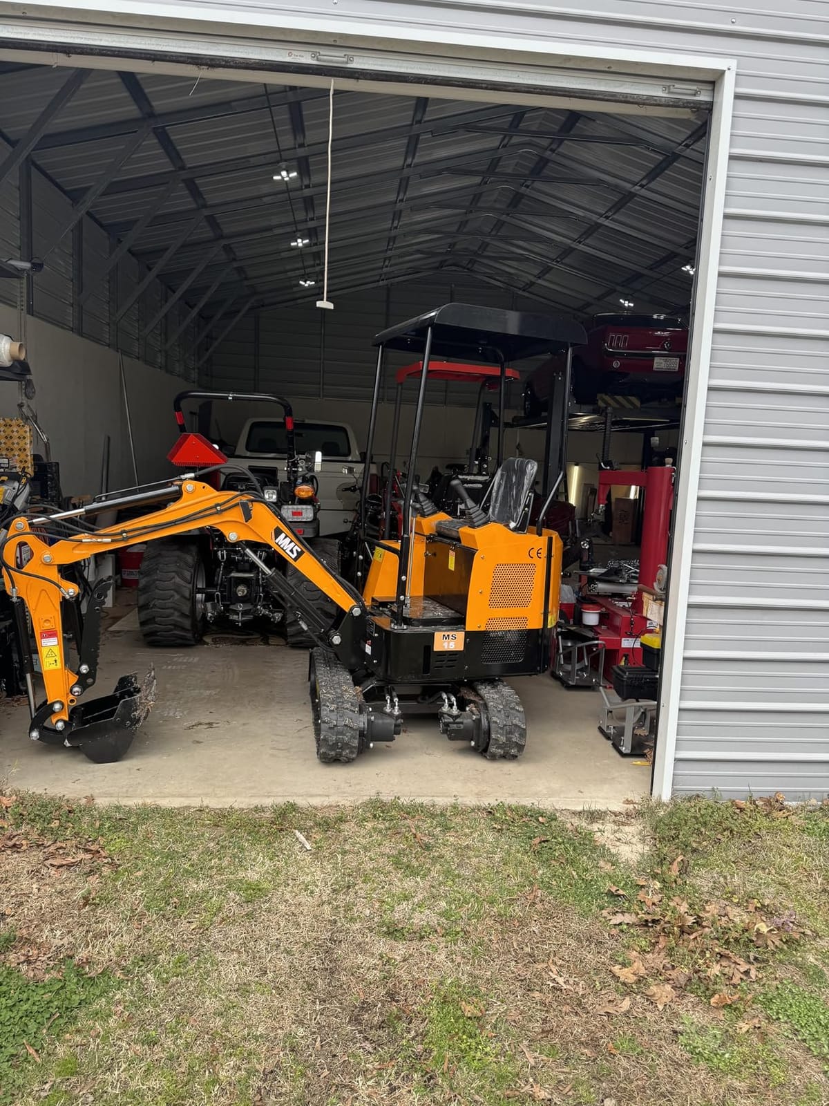 MMS15 1.5 Ton Mini Excavator 13.5 HP Gas Engine with Side Swing Boom, Hydraulic Thumb Clamp, Digger Machine for Backyard Landscaping Garden Path Tight Spaces Construction, Unloading Included customer photo 2