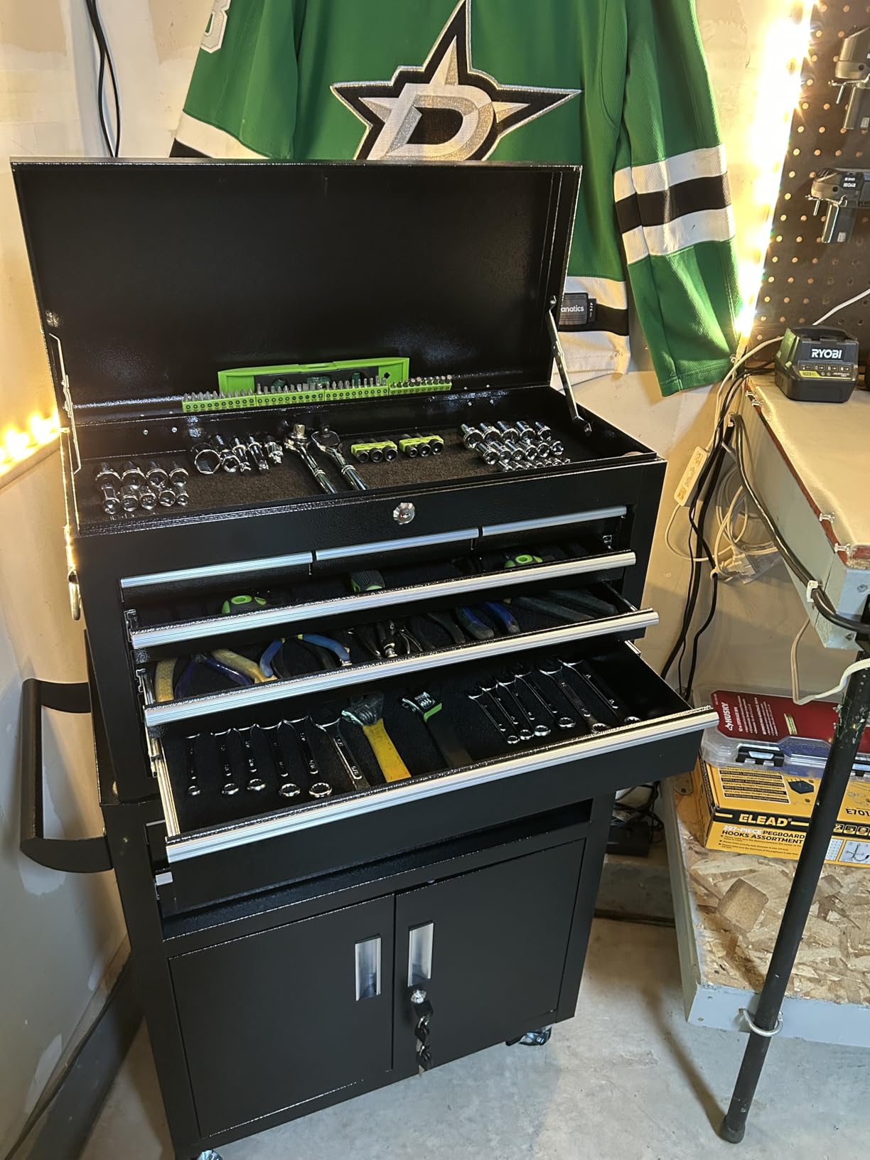 Superday 8 Drawer Rolling Tool Chest with Lock, Tool Storage Cabinet（Black） customer photo 2