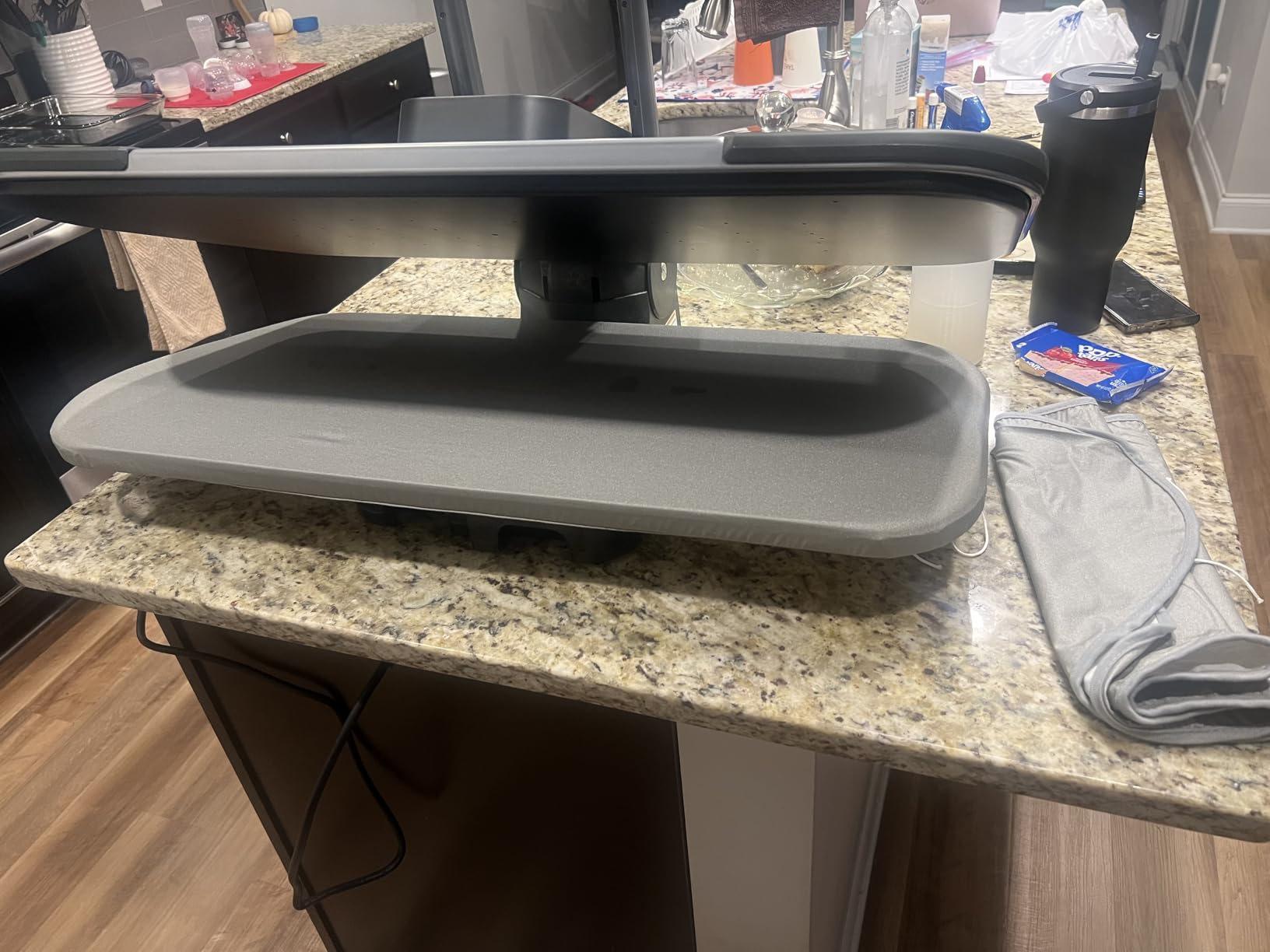 SINGER® Intelligent 2.0 Steam Press (1600W), 36 Inch, Silver/Black customer photo 2