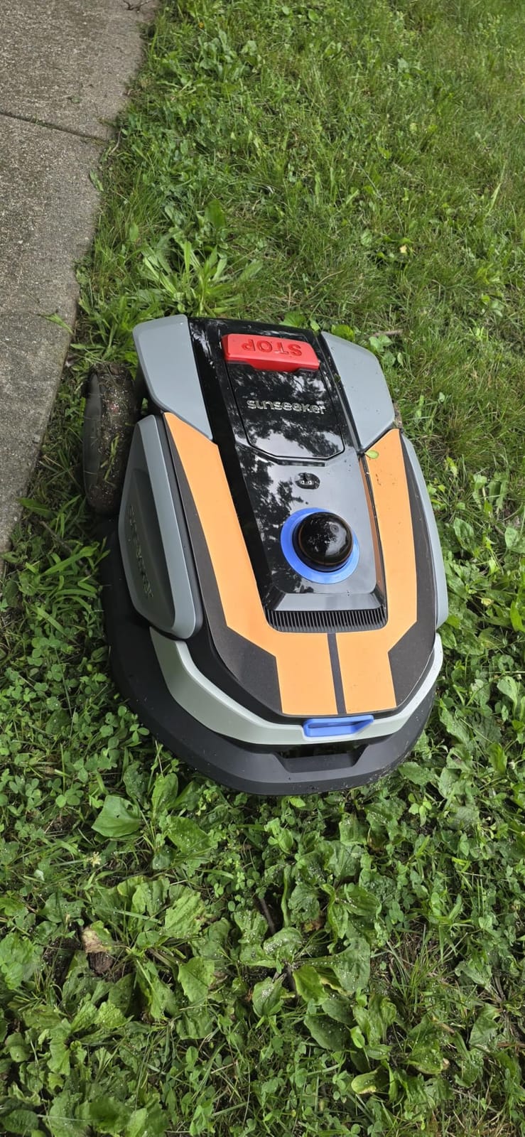 Sunseeker X5 AWD Robot Lawn Mower, RTK, Vision AI, 0.5 Acre, Wire-Free customer photo 1