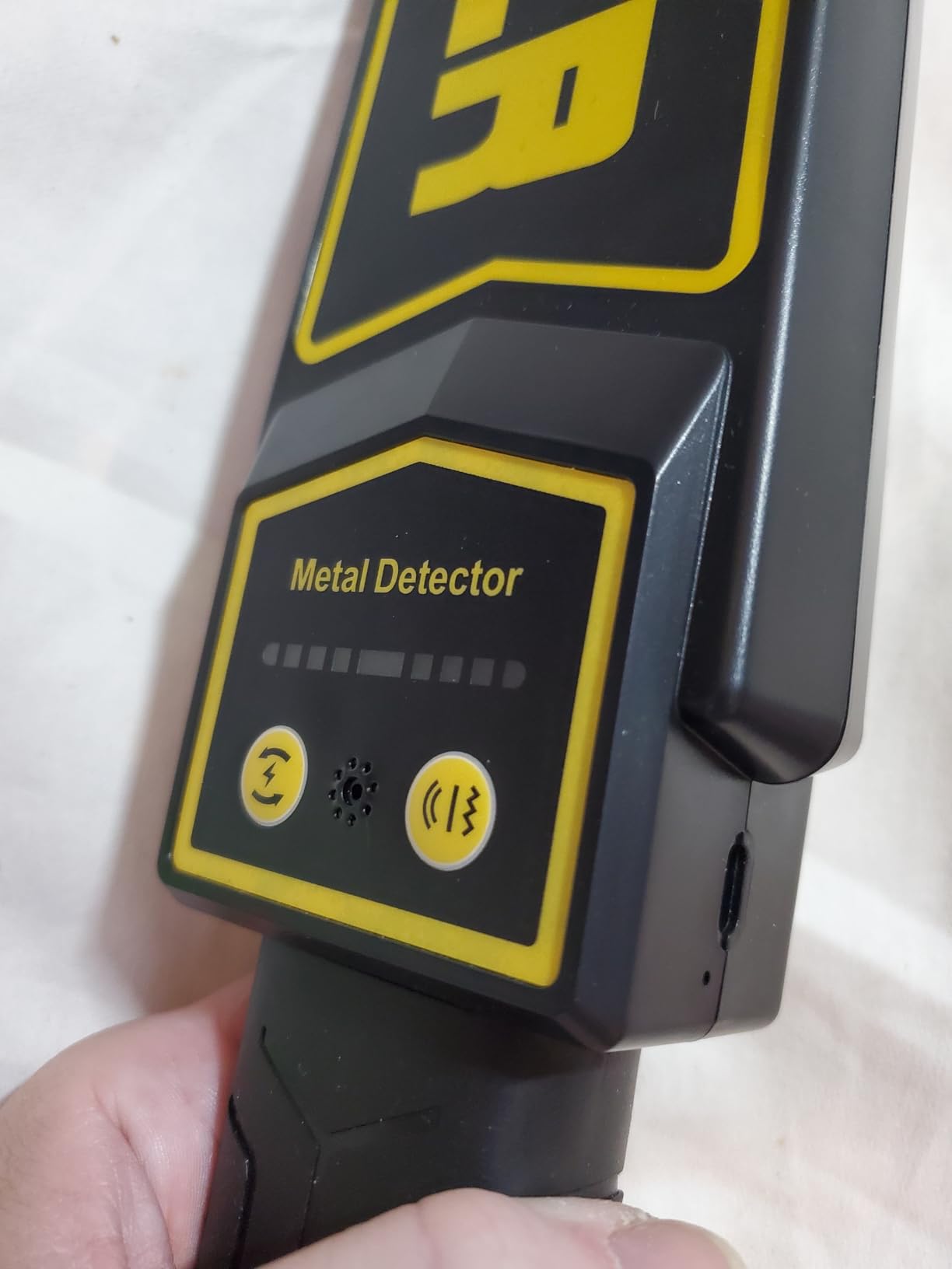 Handheld Metal Detector Wand/w Holster,5 Level Sensitivity Security Wand Metal Detector for Woodworking,Portable Nail Finder Scanner Wood Metal Detector for Log Weapon 3 Modes Alert Detect 9V Battery customer photo 1