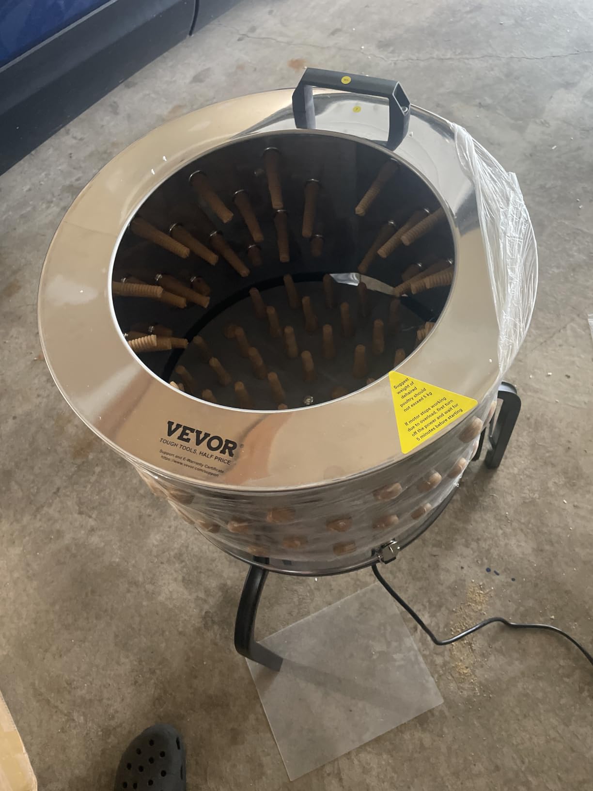 VEVOR Chicken Plucker Machine, 15.7 in Drum, 550W & 275RPM Electric Chicken Plucking Machine with 114 Soft Fingers & Transport Wheels, Stainless Steel Feather Remover for Processing 1-2 Chicks Once customer photo 2