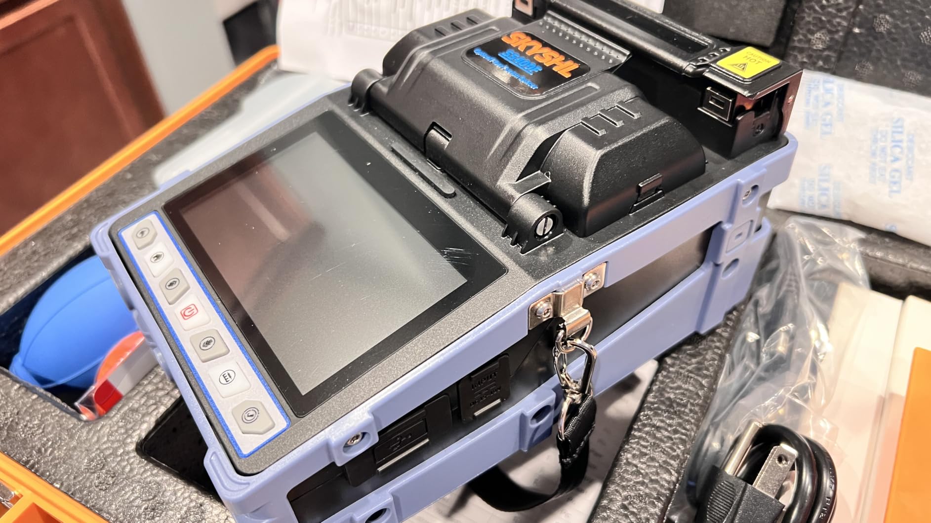 SS409F Fiber Optic Fusion Splicer, Auto Core Alignment Low Loss Fiber Splicing with OPM, 10km Fault Testing and 4.3