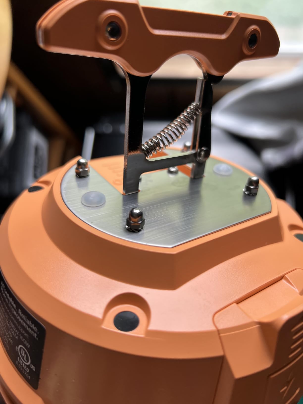 VEVOR LED Temporary Work Light, 100W, 14400 lm, 5000K Durable & Water-Resistant, Linkable up to 8 Units, Ceiling or Stand Job Site Illumination for Construction Sites, Workshops, Indoor & Outdoor Use customer photo 1