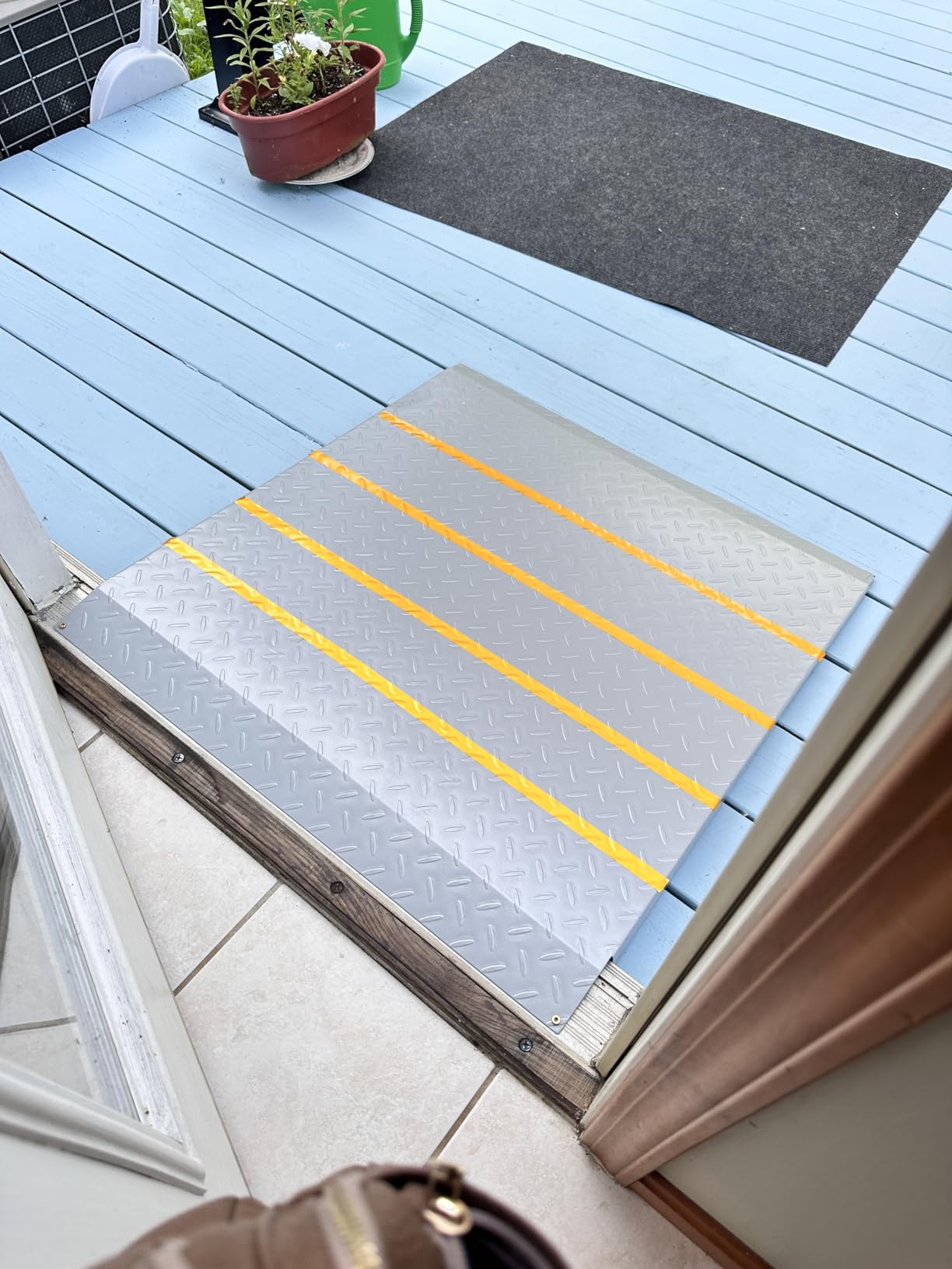 VNN Tri-fold Motorcycle Ramp for Pickup Truck, 77L x54 W Aluminum Loading Ramp customer photo 2