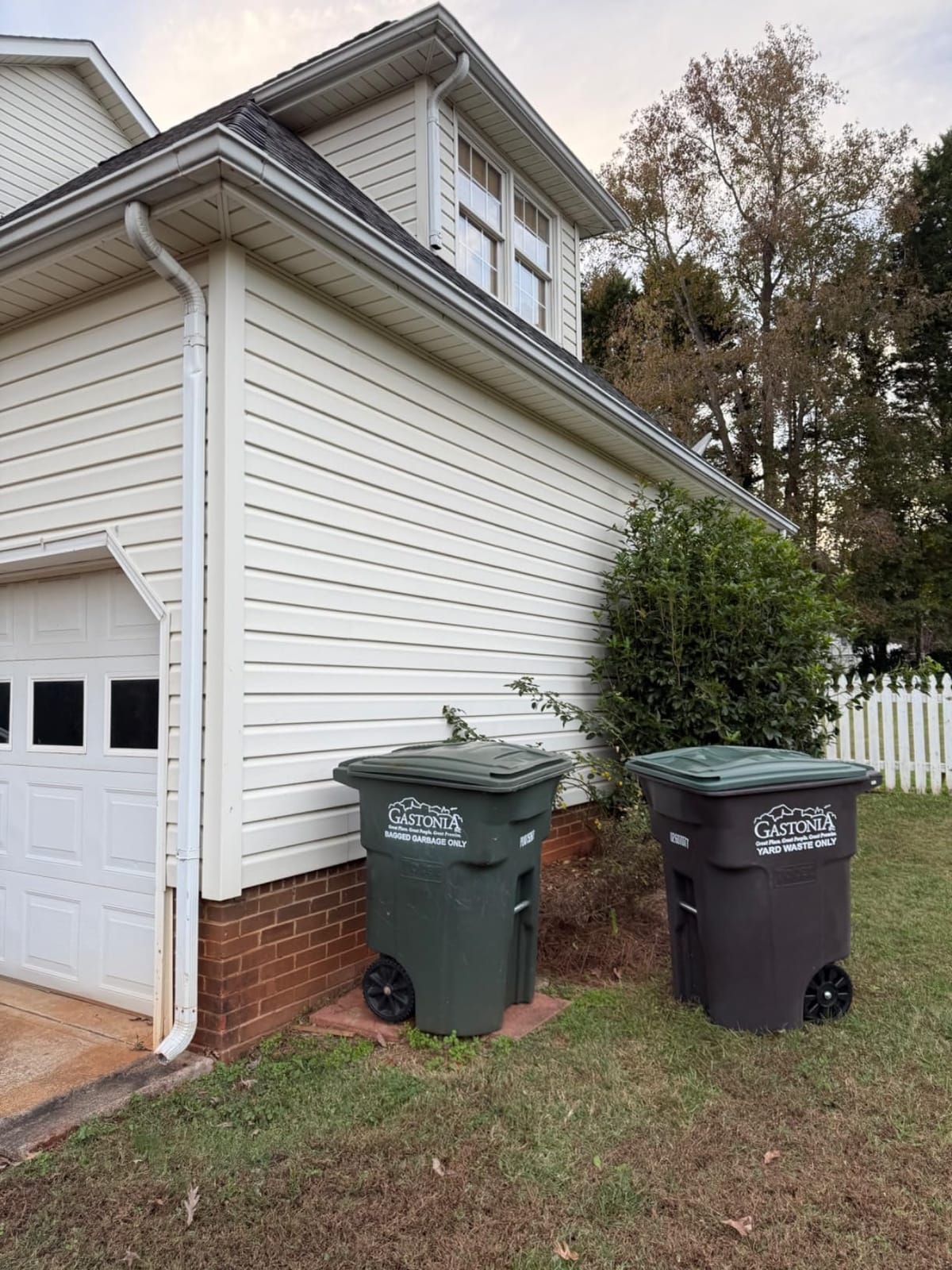 WamBam Cambridge Privacy Fence, White Vinyl No Dig DIY Kit | 6ftH x 6ftW, 1 Panel + 1 Post, BL19110 customer photo 2