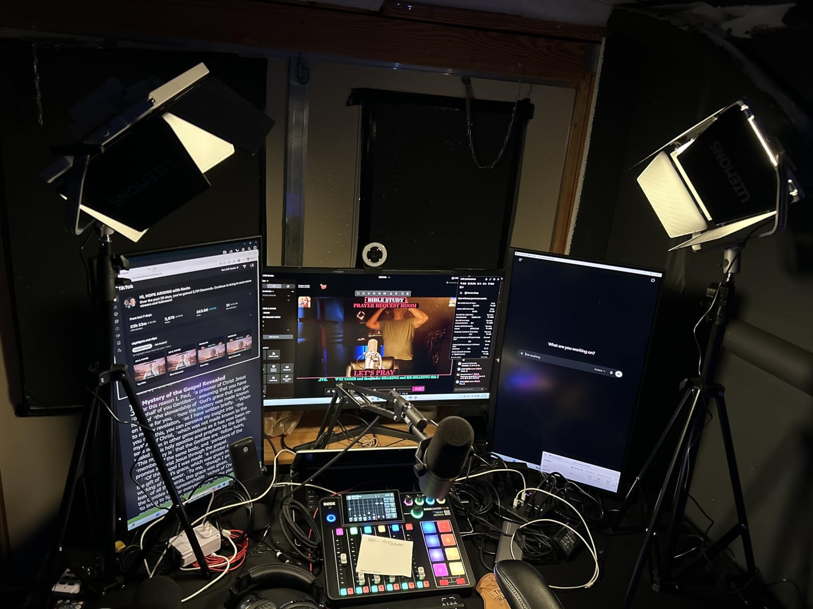 Godox LP600Bi 60W Bi-Color LED Light Panel 2-Light Kit, 2-Pack with Light Stand, Carrying Case, Battery Power, 2800-6500K, 9020lux@0.5m, APP Control for YouTube Video Recording, Live Streaming customer photo 1