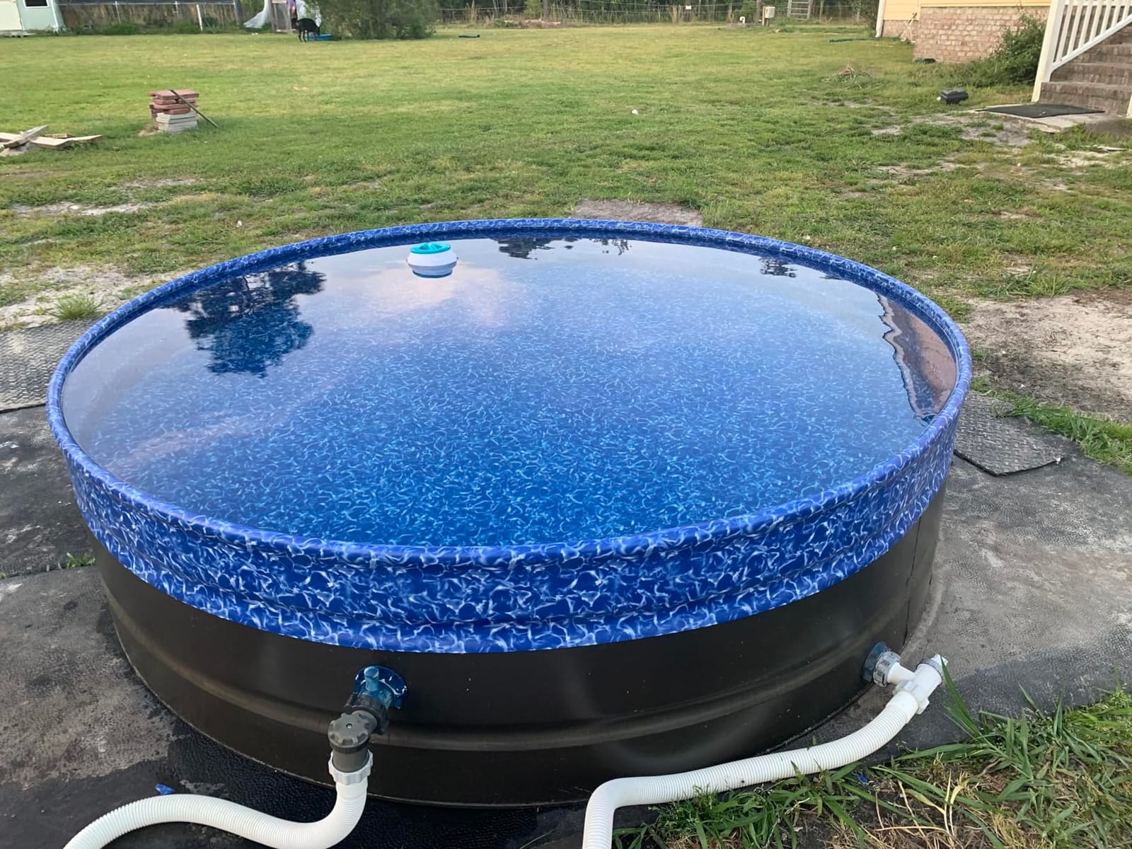 VEVOR 10 ft Round Stock Tank Pool Liner, Overlap Swimming Pool Liner for 27.5 in Wall Height, Extra Thick Heavy Gauge Vinyl, Easy Install with Leak-Proof Patches, Designed for Steel Sided Above-Ground customer photo 1