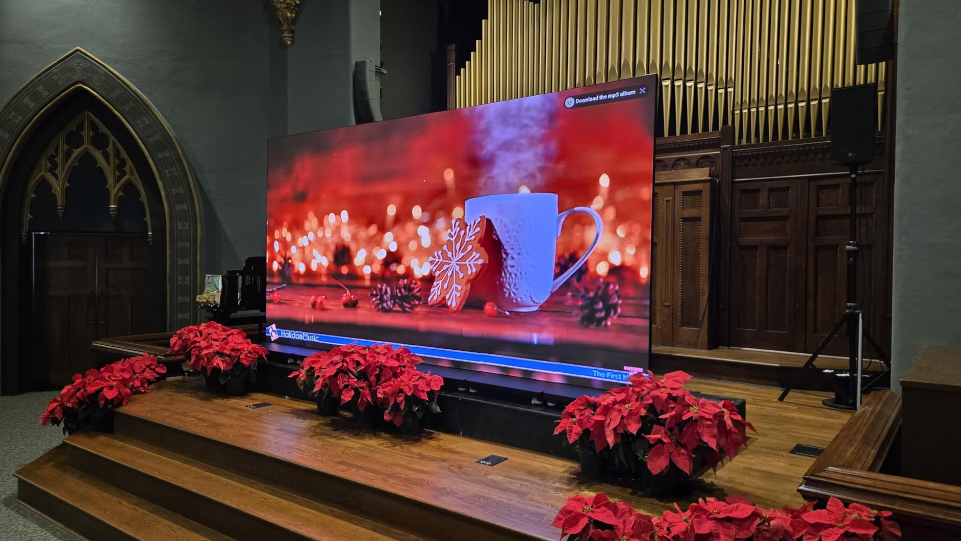 MWE P1.86 Tri-Fold LED Poster Screen with Flight Case, 90