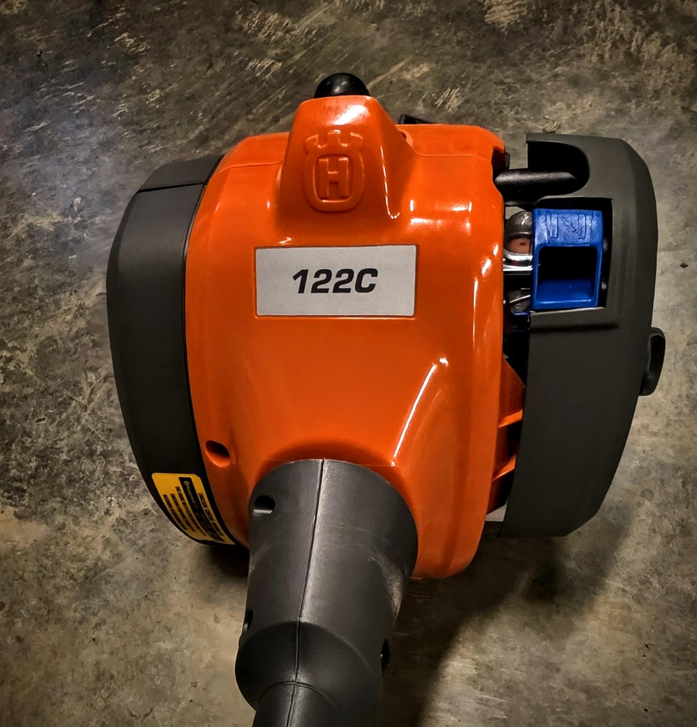 Husqvarna 122C, 22-cc 2-Cycle, 17-inch Curved Shaft Gas String Trimmer with Tap N' Go Trimmer Head, 966712703 customer photo 2