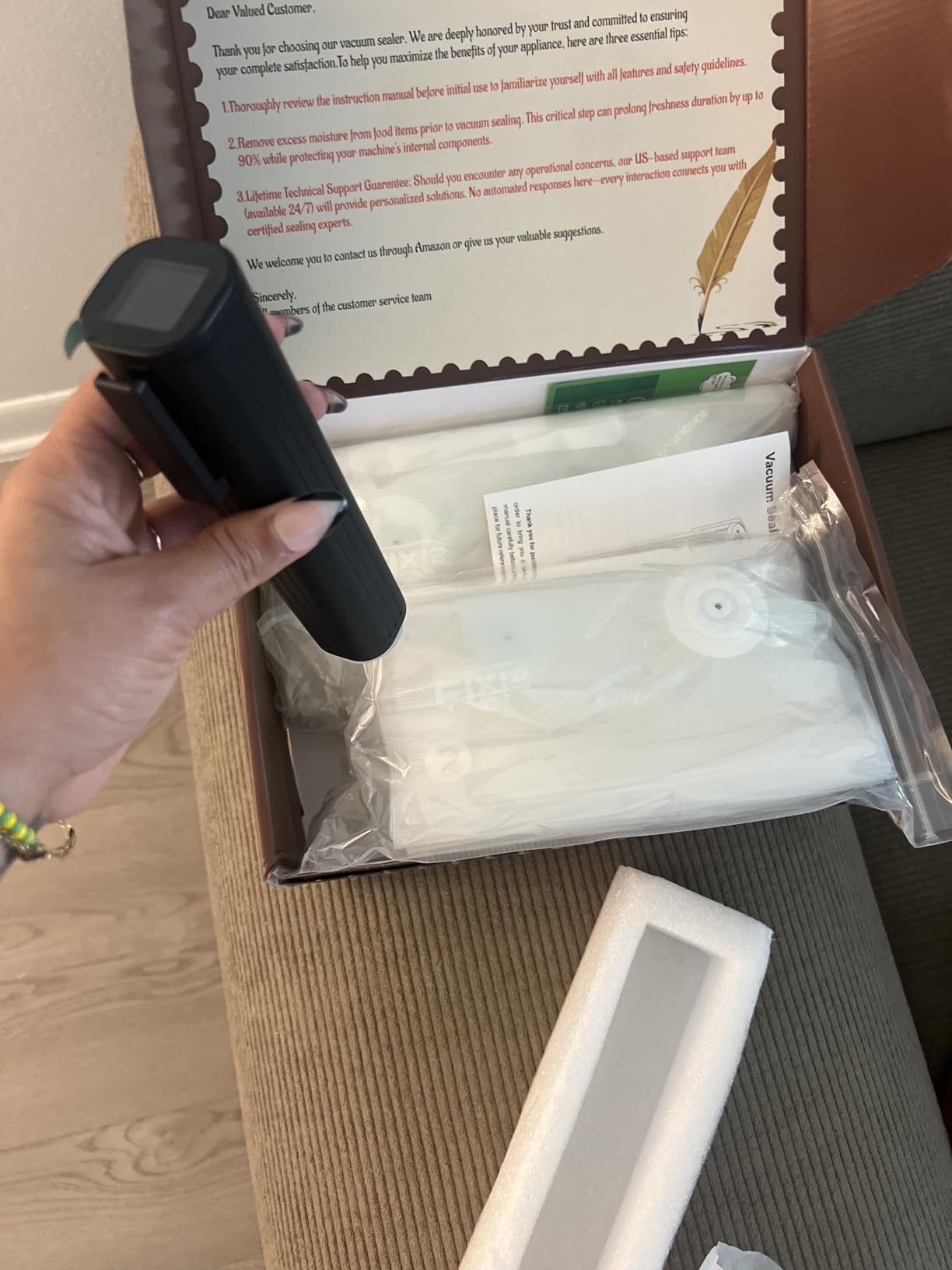 Elxis Vacuum Sealer, Portable handheld Vacuum Sealer + 30 Reusable Vacuum Bags, Portable Food Sealer, With LED pressure display, 2-Speed Pressure Control (60/80 Kpa) customer photo 1