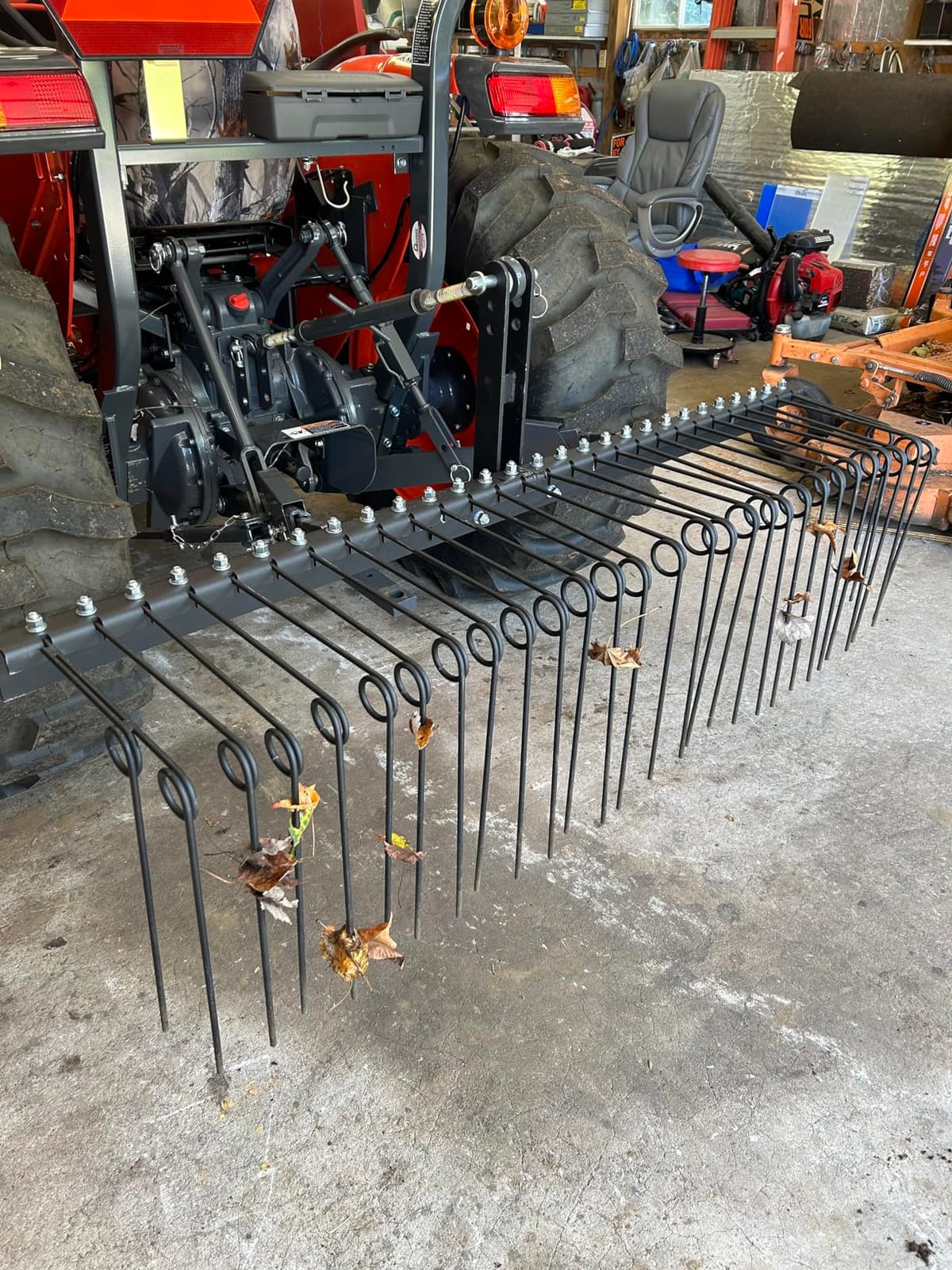 YITAMOTOR 3 Point Landscape Rock Rake for CAT 1, 5 FT Attach Tractor Rake | 32 Heavy Duty Steel Tines, 360 Degree Rotation, Tow-Behind Lawn Garden Tool Attachment for Compact Tractors customer photo 1