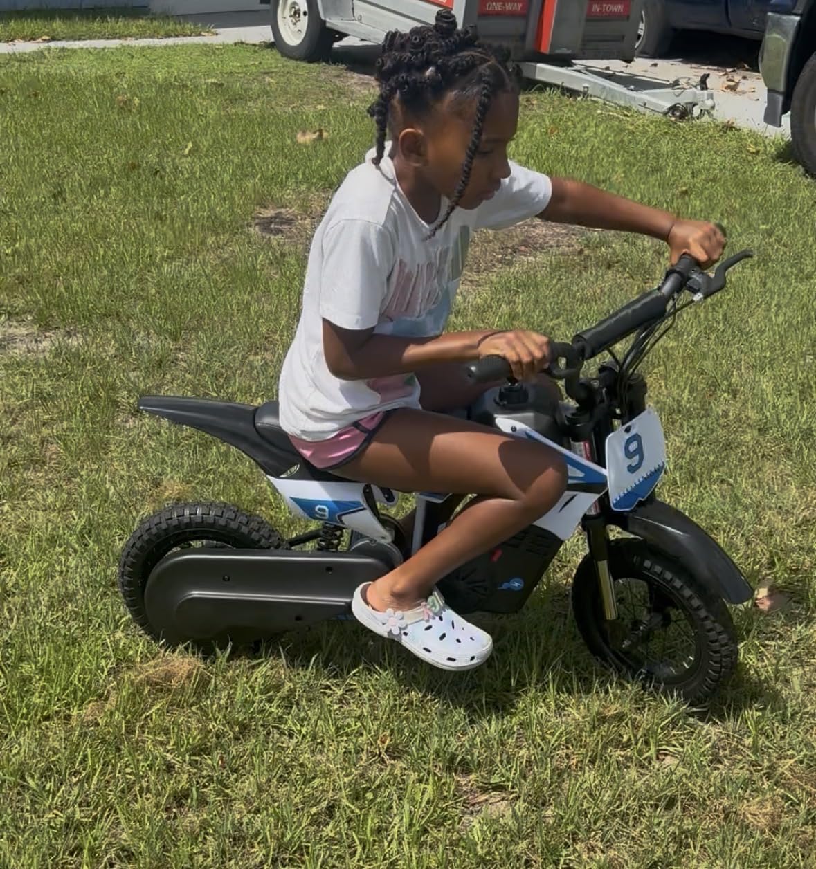 K1 Kids Electric Dirt Bike 36V Motorcycle,16MPH Fast Speed 14 Mile Long-Range,700W Peak 3-Speed Modes Electric Bike for Kids Ages 3-10 (Berry Red) customer photo 1