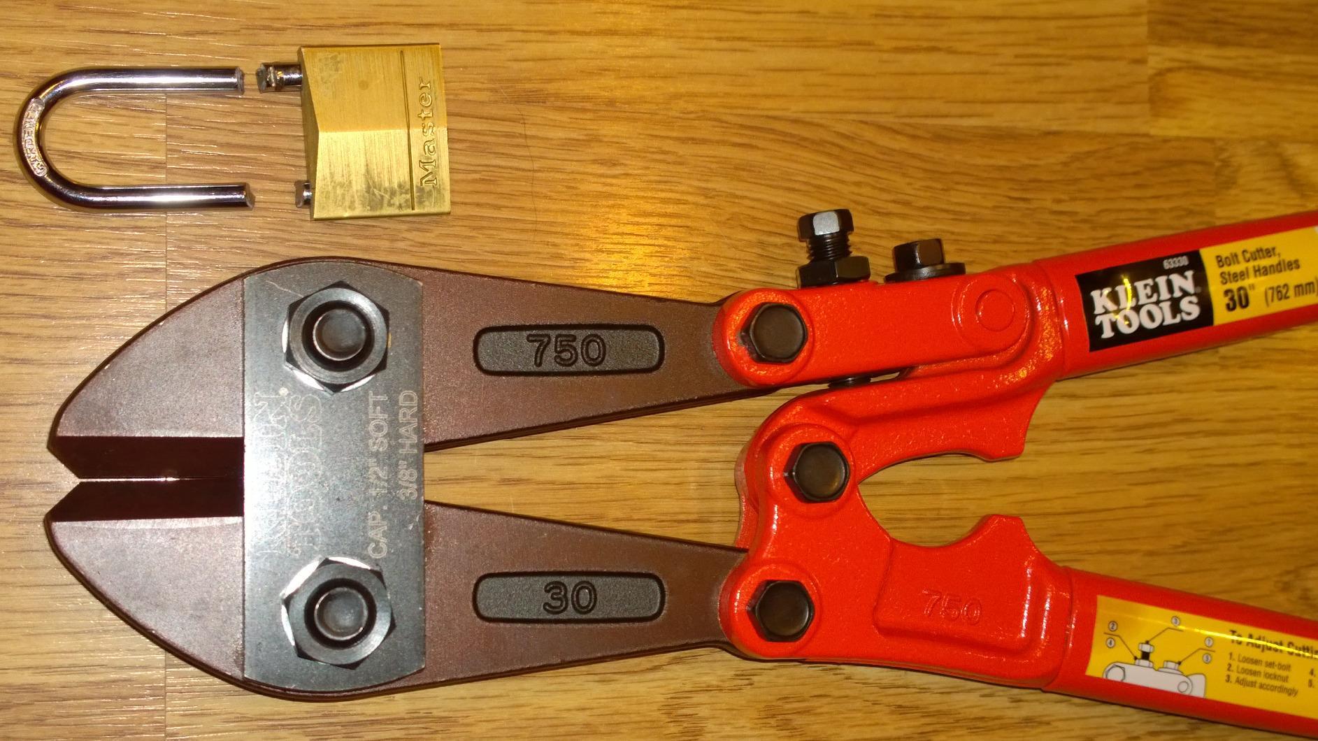Klein Tools 63314 Bolt Cutter, Bolt Cutters Heavy Duty, 5/16-Inch Soft & Medium, and 3/16-Inch Hard Capacities, Steel Handle, 14-Inch customer photo 1