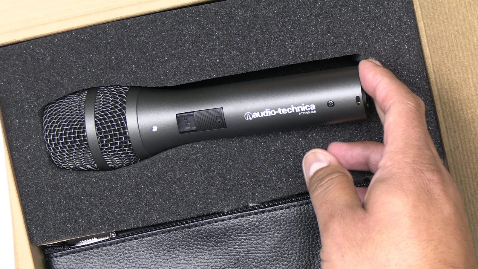 Audio-Technica AT2005USB Cardioid Dynamic USB/XLR Microphone,Black customer photo 1