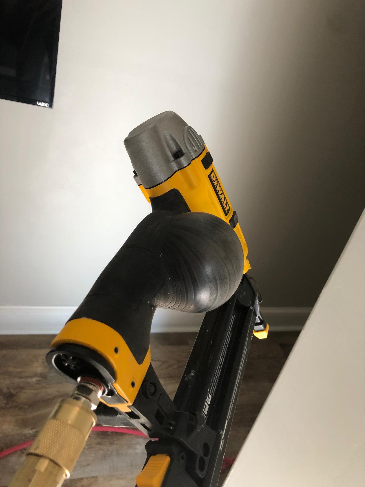 DEWALT Brad Nailer Kit, 18GA, 5/8-Inch to 2-Inch, Pneumatic (DWFP12231) customer photo 1