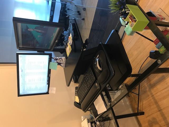 Mount-It! Compact Standing Desk Riser, Height Adjustable Desktop Sit Stand Workstation with Gas Spring, Tabletop Stand Up Desk with Keyboard Tray, Black customer photo 1