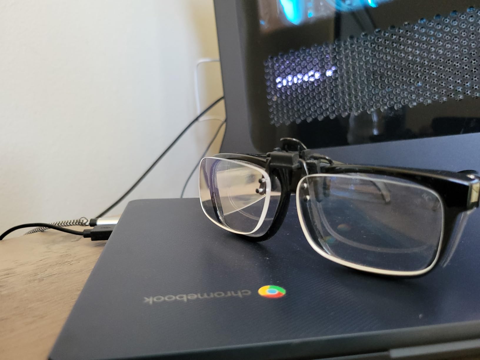 KleenGuard™ V30 Maverick Eye Protection (49309), with KleenVision™ Anti-Fog Coating, Clear Lenses, Black Frame customer photo 2
