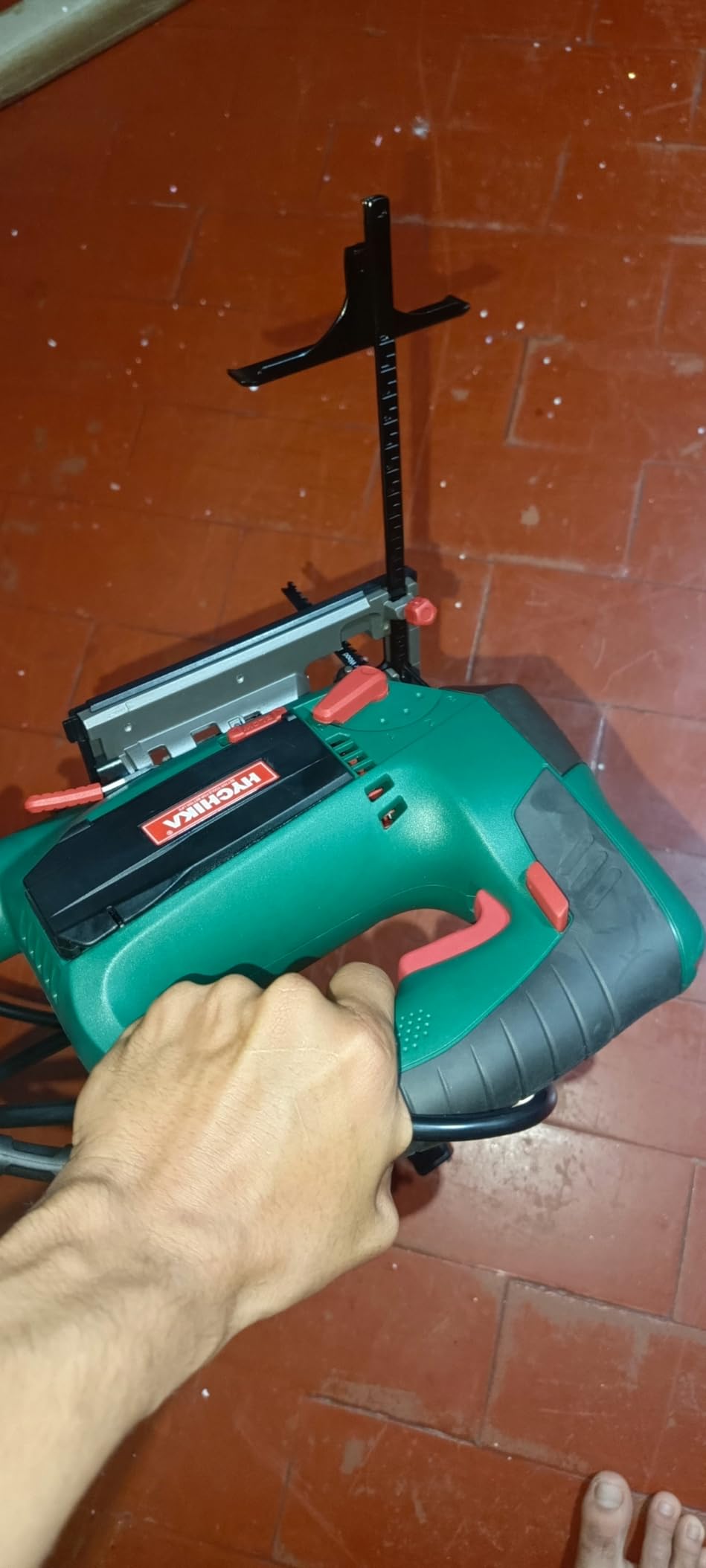 HYCHIKA 6.7A 800W Corded Jig Saw, Jigsaw Tool Power Jig Saws,6‑Speed Up to 3000 SPM, 4 Orbital Settings, Laser Guide, ±45° Bevel Cutting, Tool‑Free Blade Change, 6 Blades for Wood Metal Plastic customer photo 2