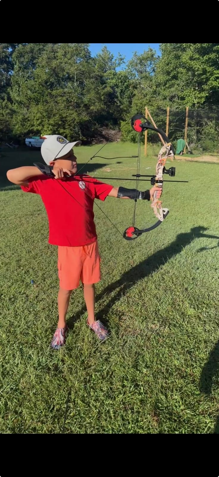 Compound Bow Archery for Youth and Beginner, Right Handed,19”-28” Draw Length,15-29 Lbs Draw Weight, 260 fps customer photo 1