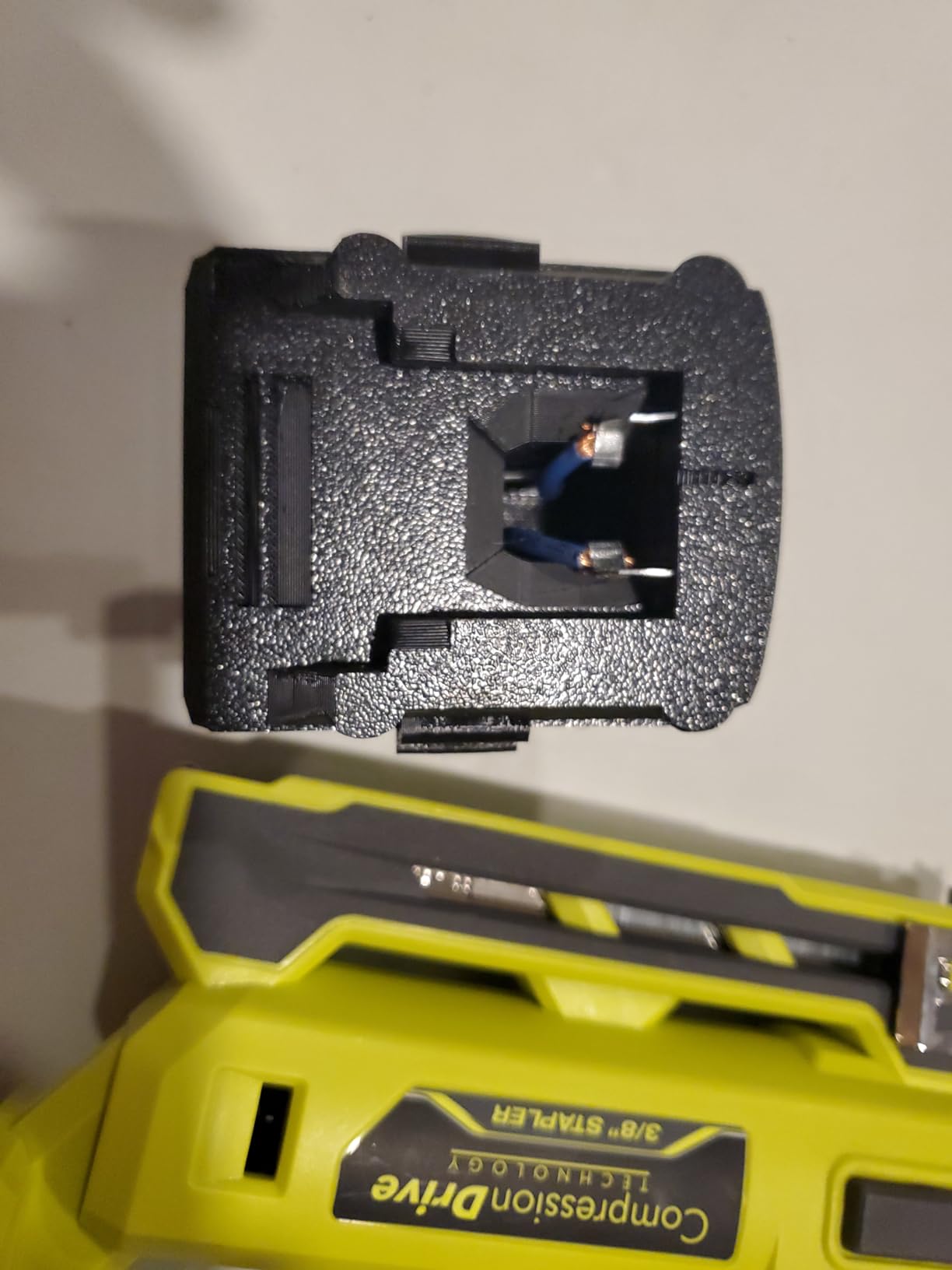 Ryobi 18-Volt ONE+ Cordless Compression Drive 3/8 in. Crown Stapler (Tool Only) P317 customer photo 2